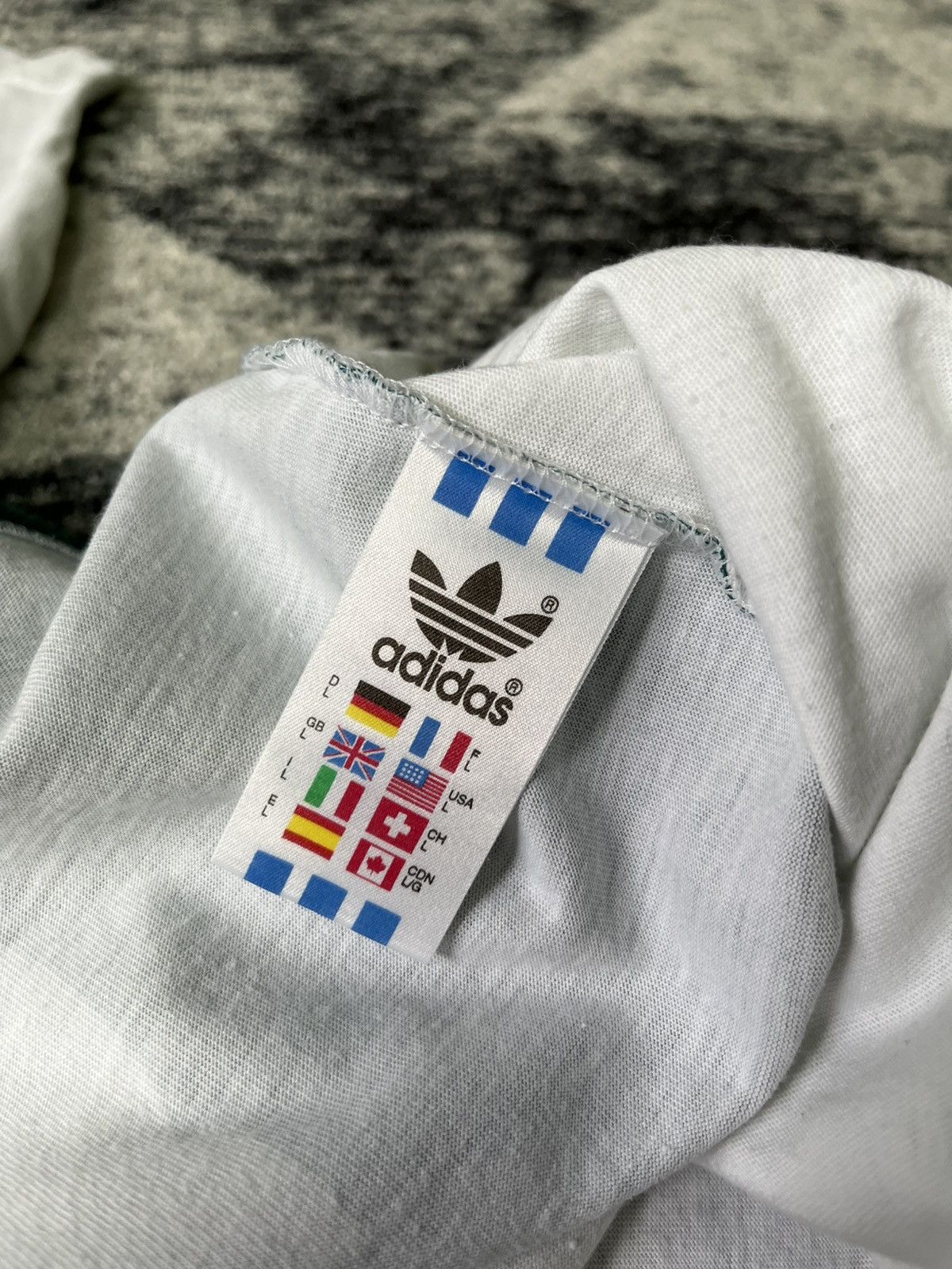 Adidas Vintage Adidas T-Shirt Printed Free Climbing 80’s 90’s Size US L / EU 52-54 / 3 - 7 Thumbnail