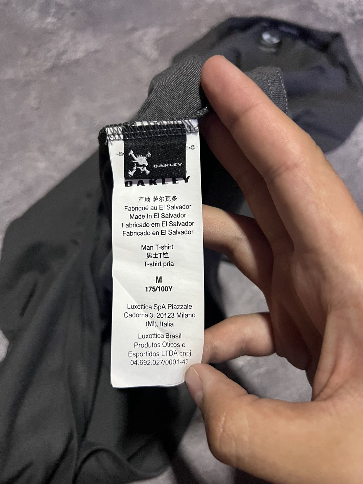 Oakley Vintage Oakley Spell Out Big Logo Outdoor T-Shirt Gray Size US M / EU 48-50 / 2 - 4 Thumbnail