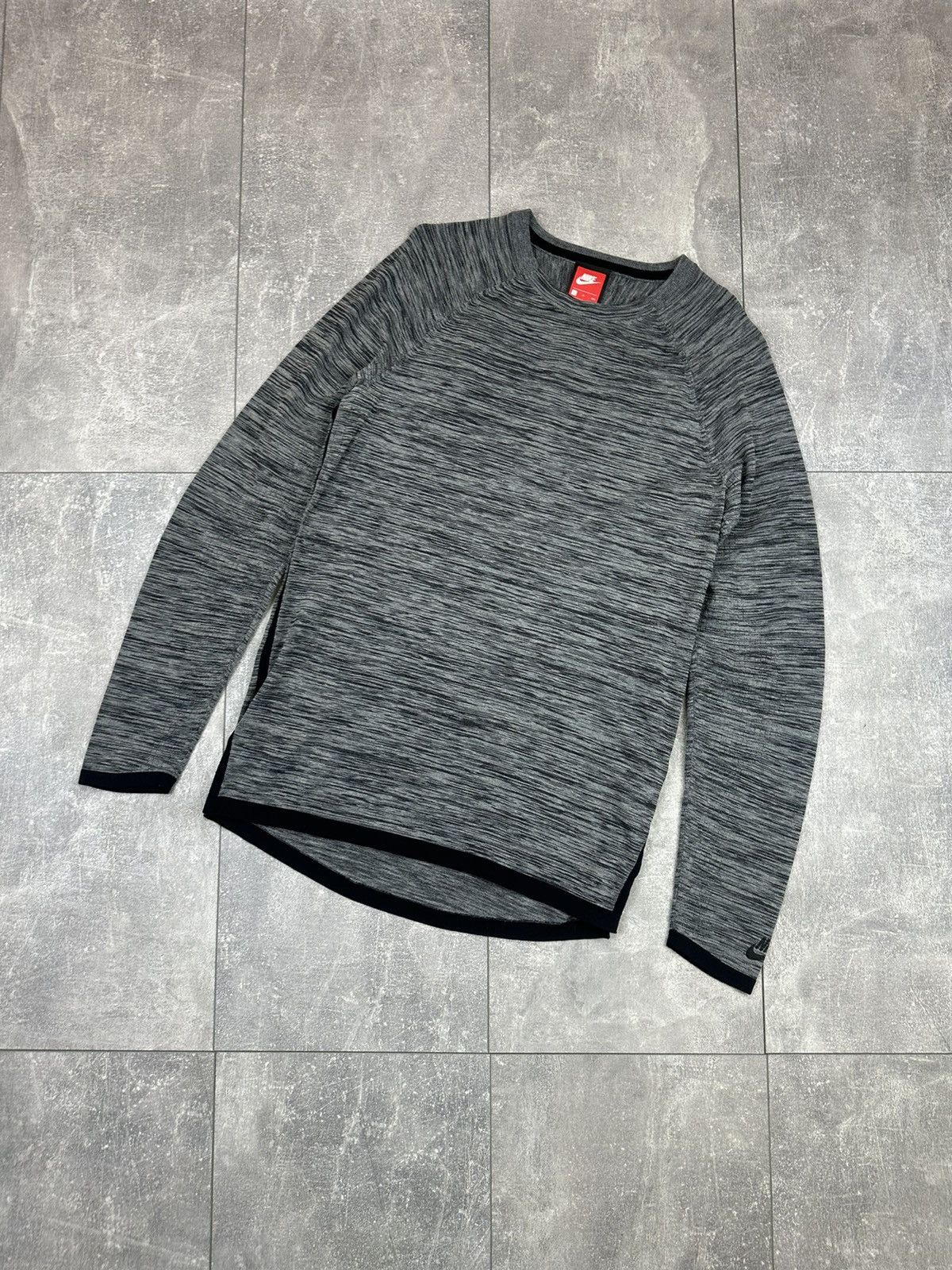 Nike Nike Tech Fleece Small Logo Grey Y2K Long Sleeve Size US S / EU 44-46 / 1 - 2 Thumbnail