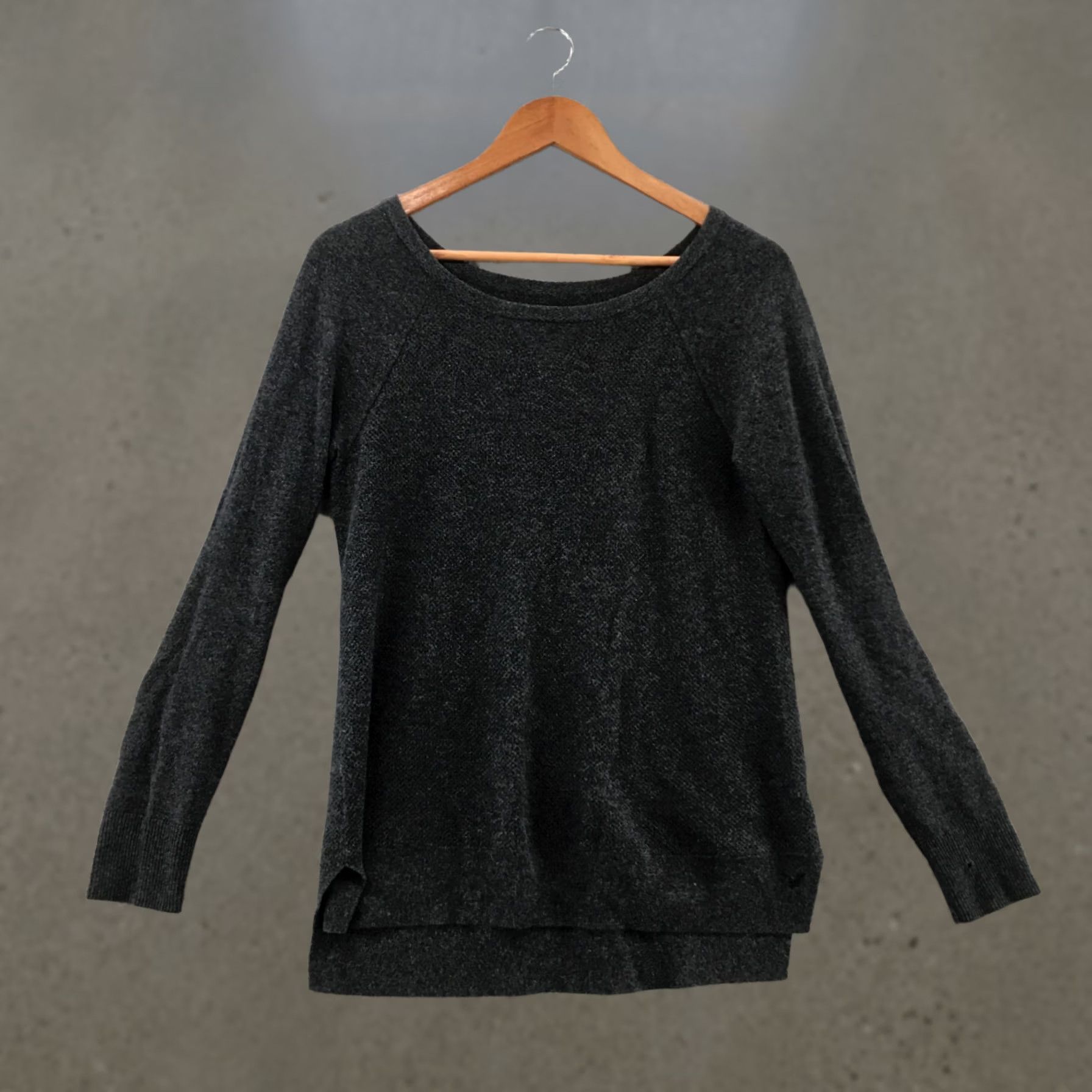 American Eagle Outfitters American Eagle Outfitters Pullover Sweater Womens M Raglan Long Sleeve Gray Cotton Blend Size M / US 6-8 / IT 42-44 - 1 Thumbnail