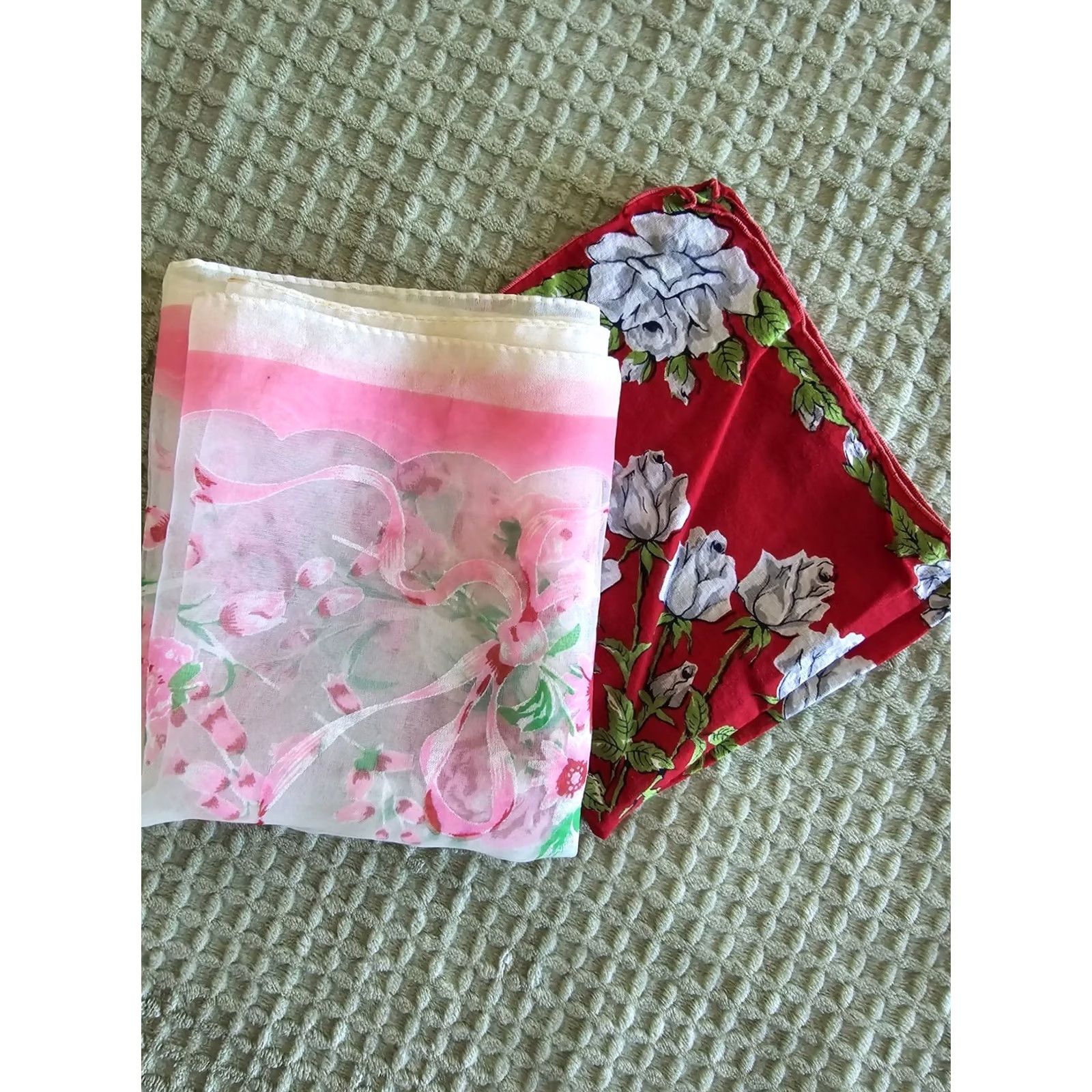 Vintage VINTAGE Mid Century Scarf Hankie Roses Spring Ethereal Whimsical Red Floral 1950s 1960s Women Size ONE SIZE - 2 Thumbnail