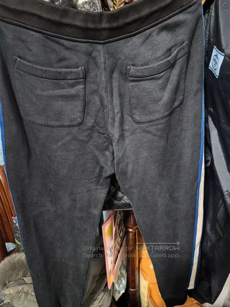 Louis Vuitton Louis Vuitton size l Small logo sweatpants Size US 28 / EU 44 - 2 Thumbnail