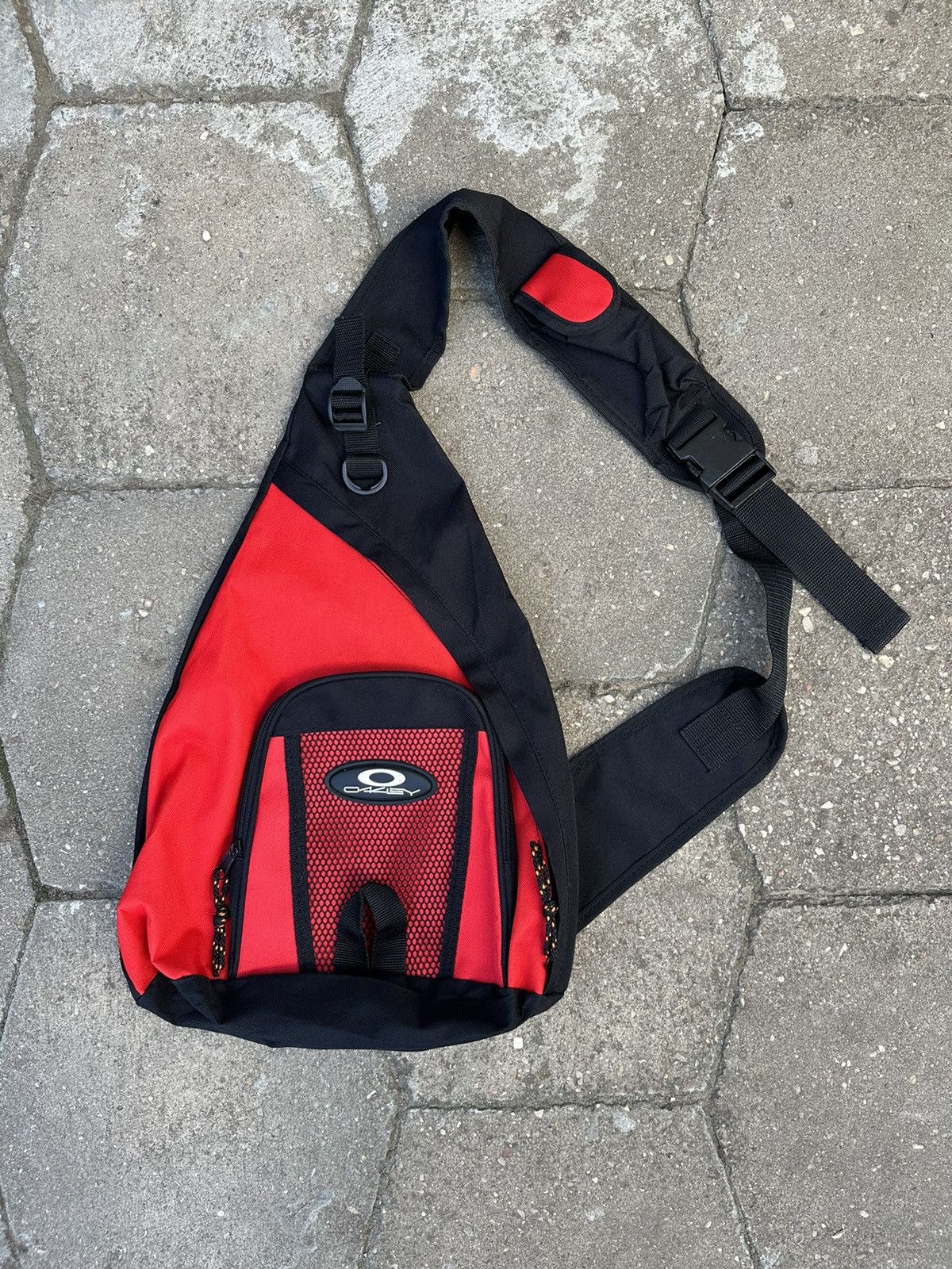 Vintage OAKLEY RED SLING BAG | Grailed