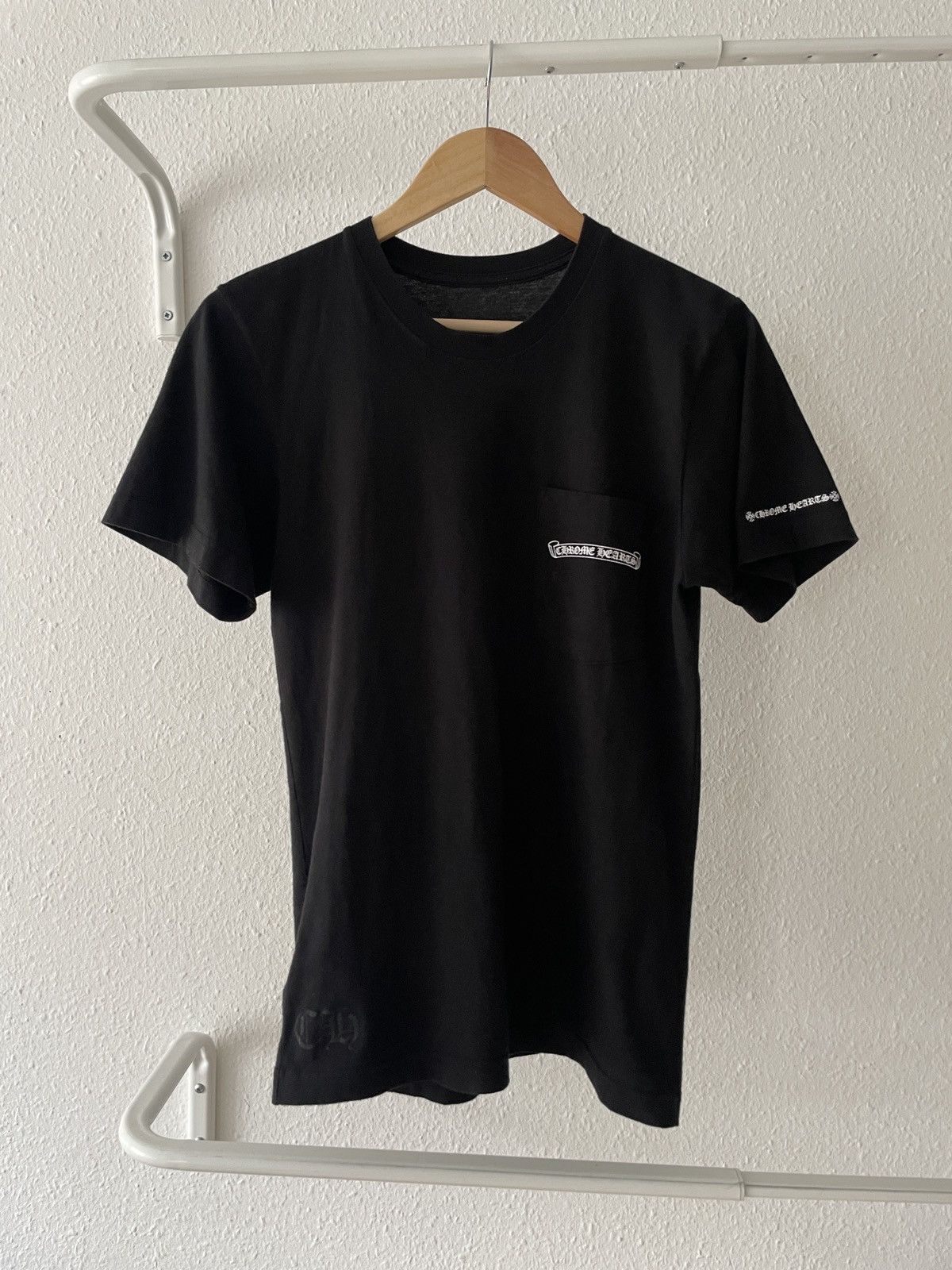 Tシャツ・カットソー Chrome Hearts Rolling Stones scroll Logo Tee Chrome Hearts Chrome Hearts x Rolling Stones scroll Logo Tee