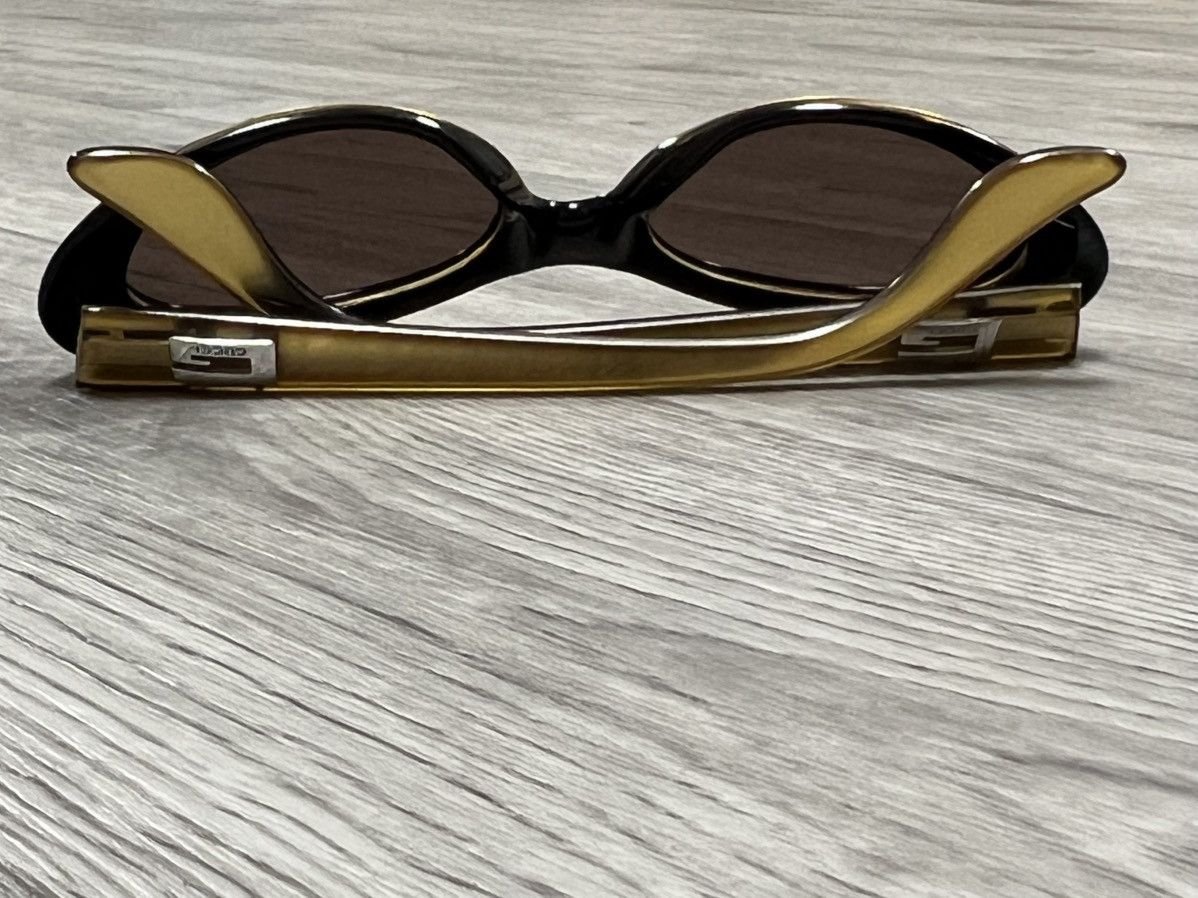 Vintage Gucci Vintage gold sunglasses with black inner temples Size ONE SIZE - 7 Thumbnail