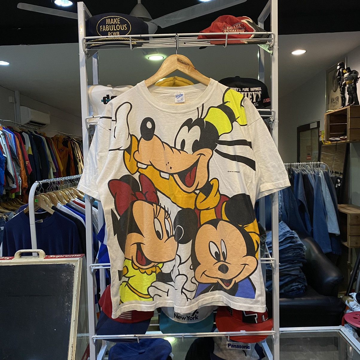 Disney Vintage Mickey & Minnie Mouse Goofy AOP graphic T-shirt Size US L / EU 52-54 / 3 - 1 Thumbnail