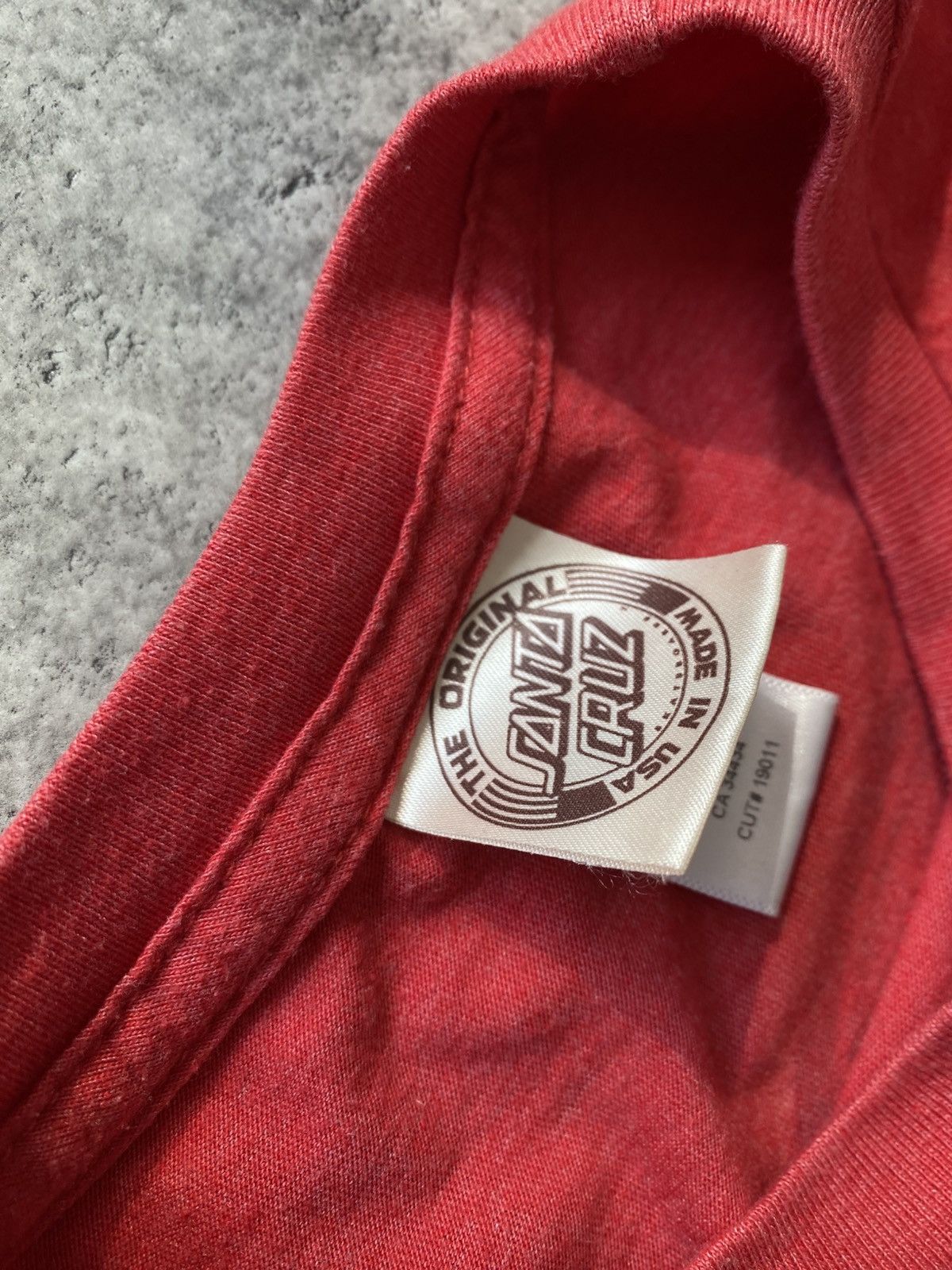 Vintage Vintage 90’s Santa Cruz Skateboarding Red Tee Made In Usa Size US L / EU 52-54 / 3 - 4 Thumbnail