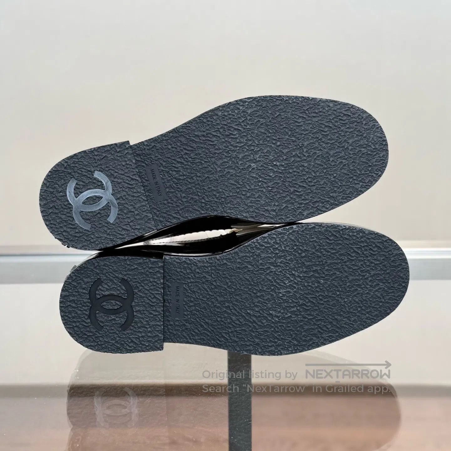 Chanel Chanel Round-toed lacquered leather color-matched loafers Size US 5 / IT 35 - 7 Thumbnail