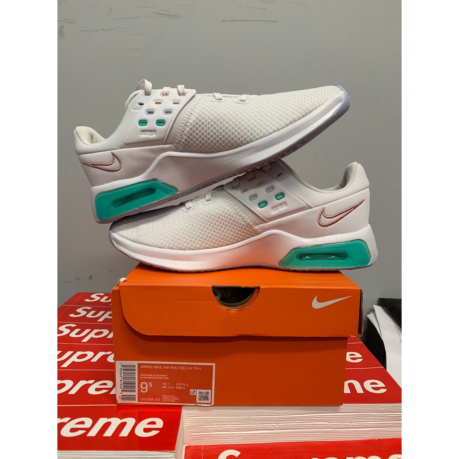 Nike Nike Women's Air Max Bella TR 4 White Green Size 9.5 NEW Size US 9.5 / IT 39.5 - 5 Thumbnail