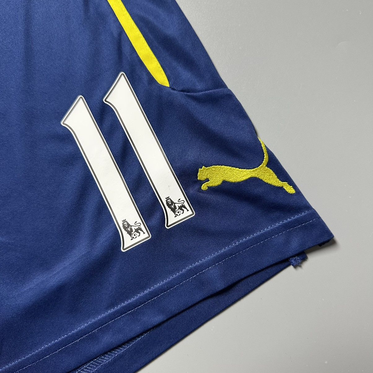 Puma ARSENAL PUMA 2014/2015 FOOTBALL SOCCER AWAY SHORTS #11 OZIL Size US 37 - 3 Thumbnail