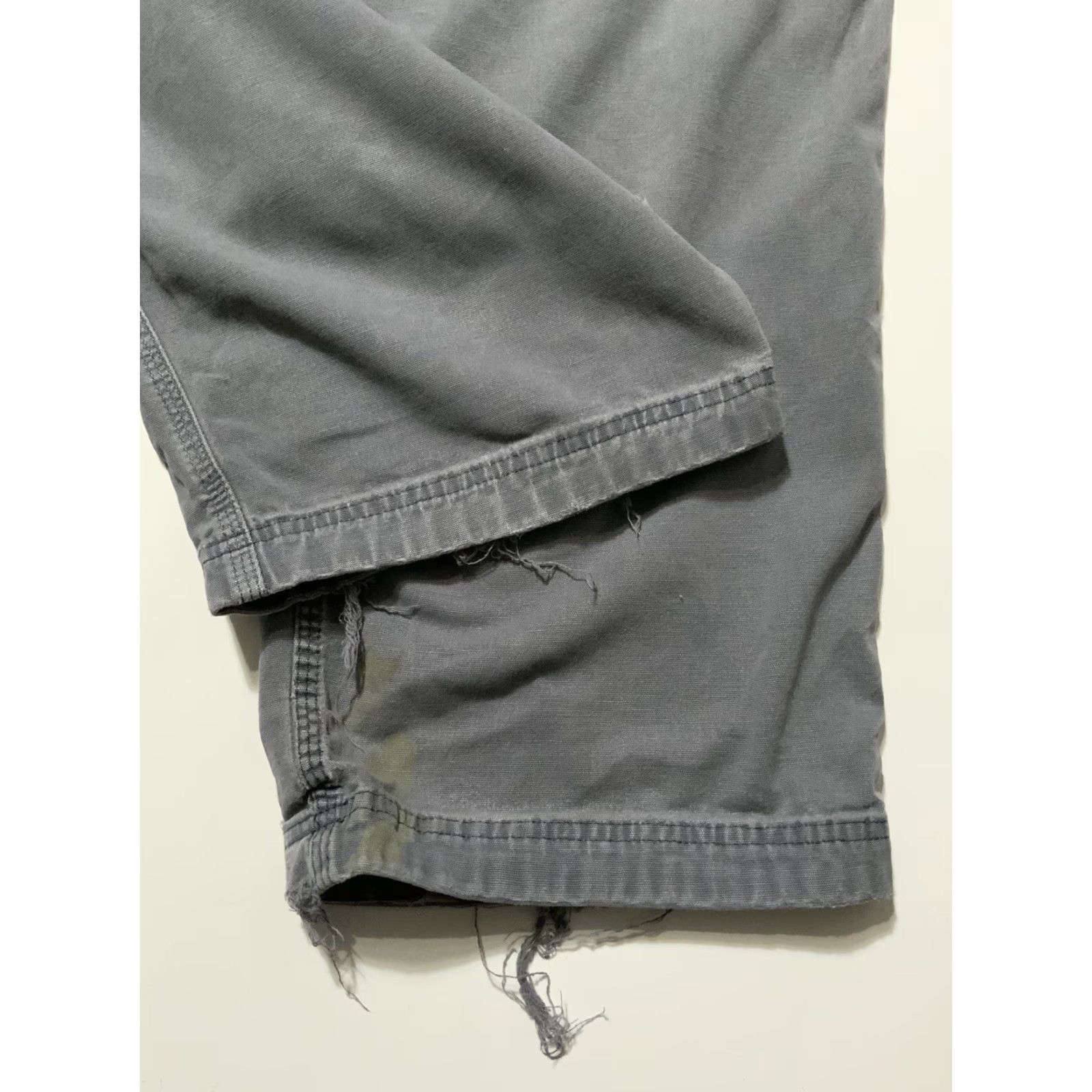 Vintage Duluth Trading Co. Flex Fire Hose Workwear Distressed Gray Cargo Utility Pants Mens 42 Regular 30in Inseam Gray Cargo Distressed Workwear Mens Pants Size US 42 / EU 58 - 7 Thumbnail