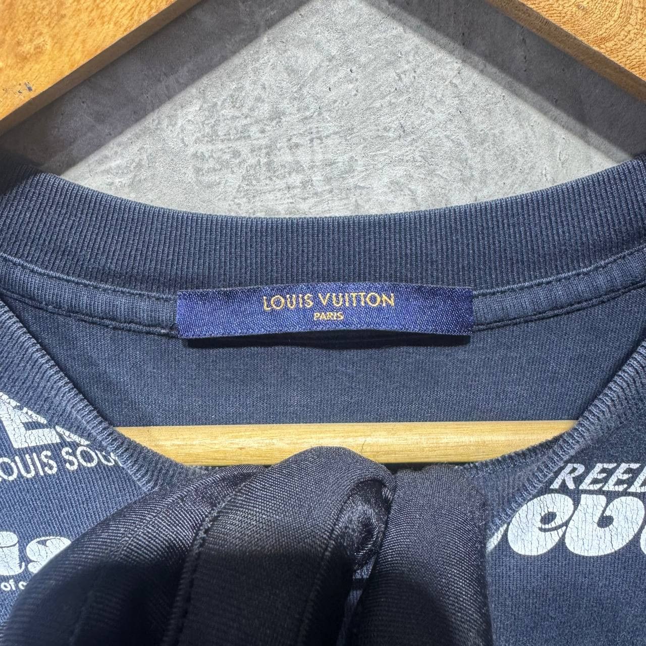 Louis Vuitton Louis Vuitton All Logo over print tee Size US M / EU 48-50 / 2 - 9 Thumbnail