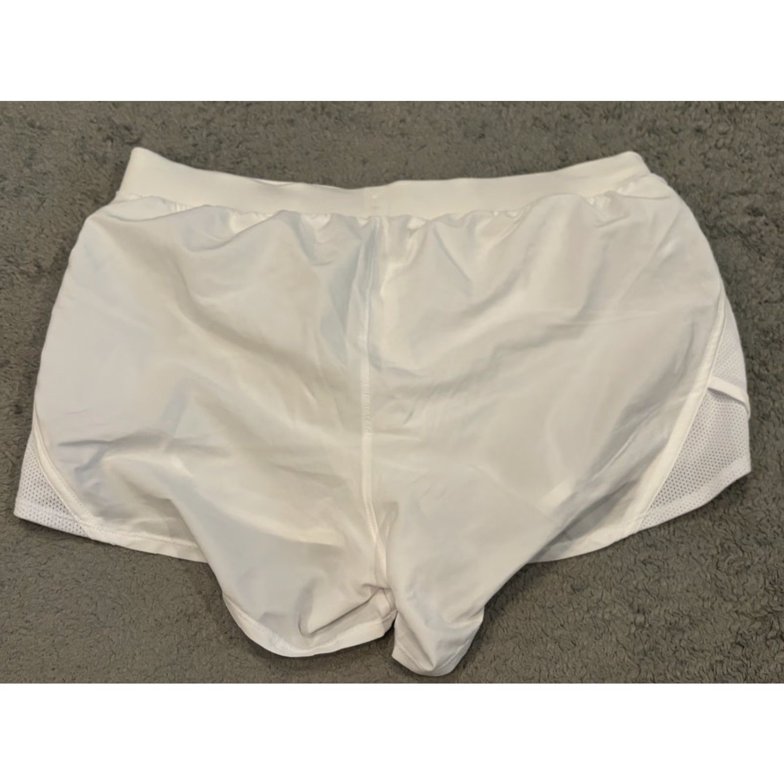 Under Armour Under Armour Shorts Women M White Running Lined Athletic Heatgear Size 32" / US 10 / IT 46 - 5 Thumbnail