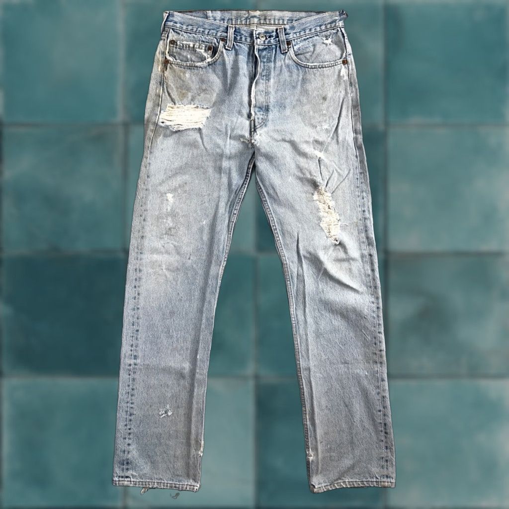 Levi's VINTAGE Levi's 501 Jeans Straight Denim Blue Light Wash 32x33 USA 90s Mens Classic Straight Leg Jeans Size US 32 / EU 48 - 1 Thumbnail