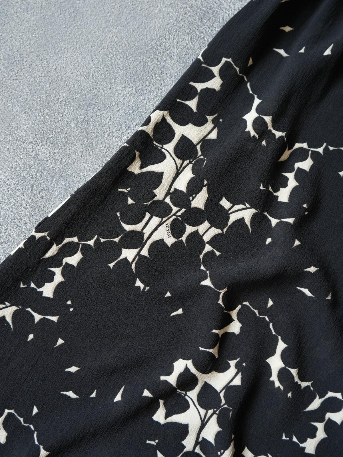 Prada S/S 2001 Prada Silk Floral Skirt VINTAGE IT38 Size 25" / US 0 / IT 36 - 4 Thumbnail