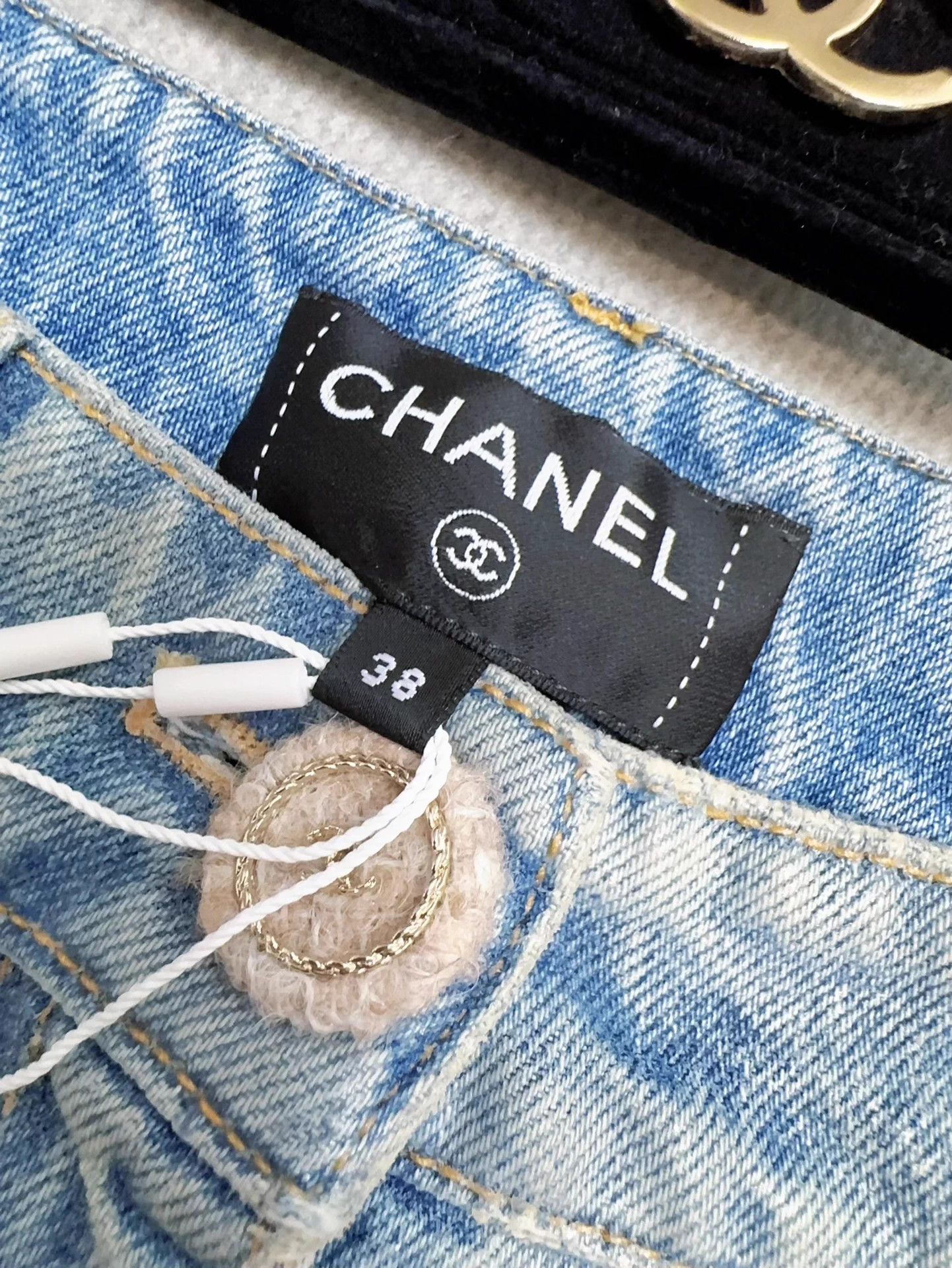 Chanel CHANEL 24K Blue Iridescent Coated Straight Jean 38 Size 27" / US 4 / IT 40 - 5 Thumbnail