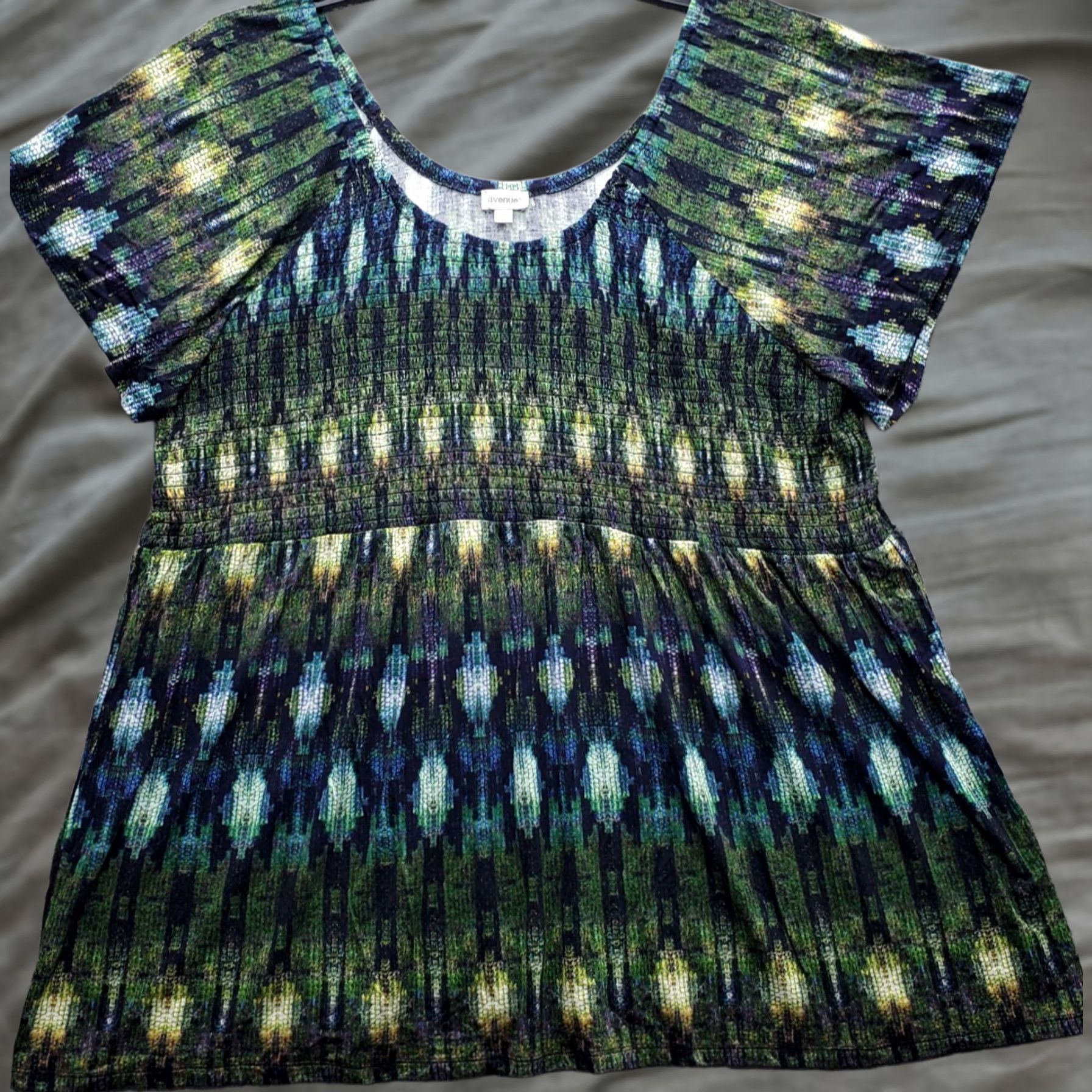 Avenue Avenue Blouse Top Womens Size 26/28 Multi Geo Print Viscose Short Sleeve Smocked Dressy Shirt Size 4XL / US 24-26 - 1 Thumbnail