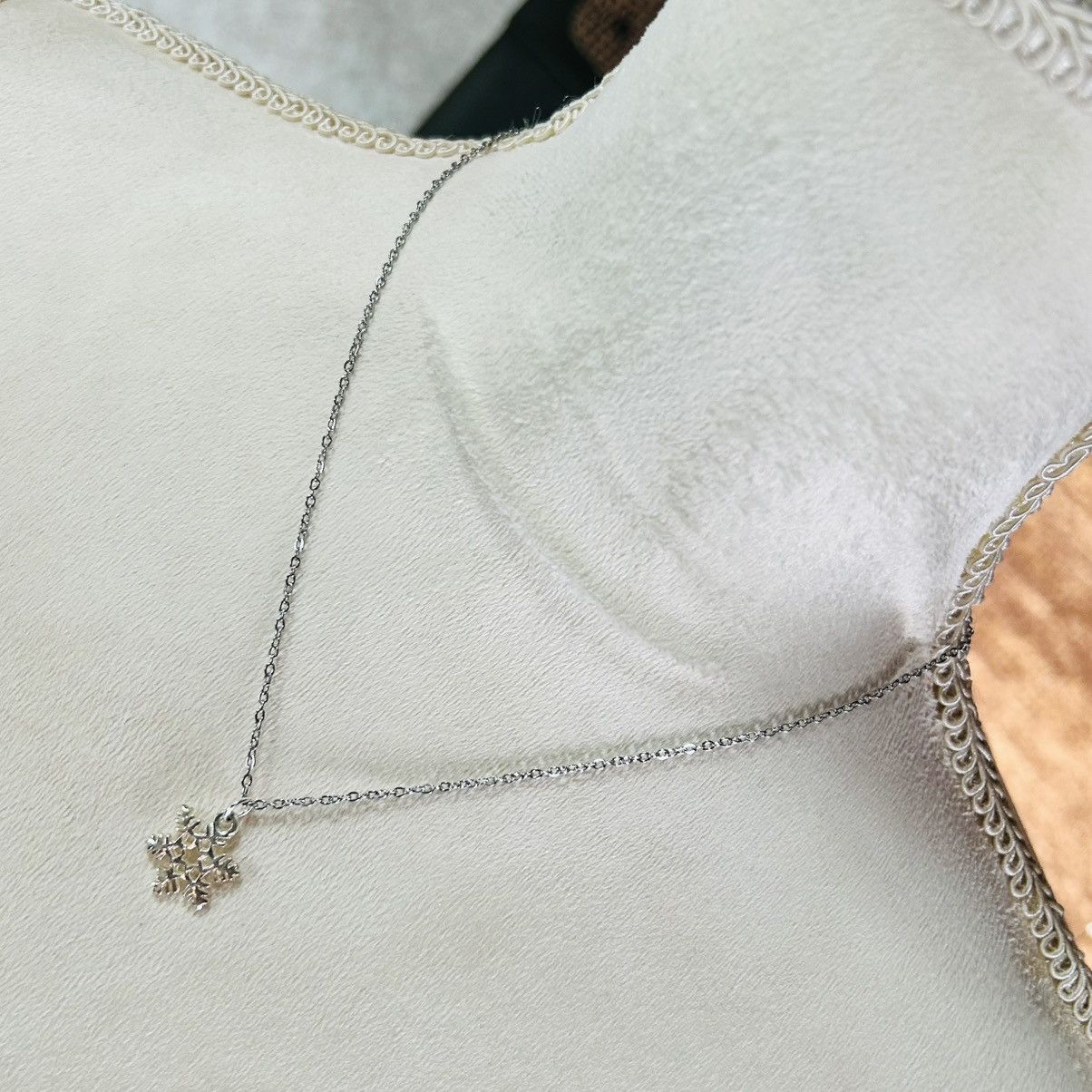Handmade Handcrafted salvaged vintage silver snowflake necklace Size ONE SIZE - 1 Thumbnail