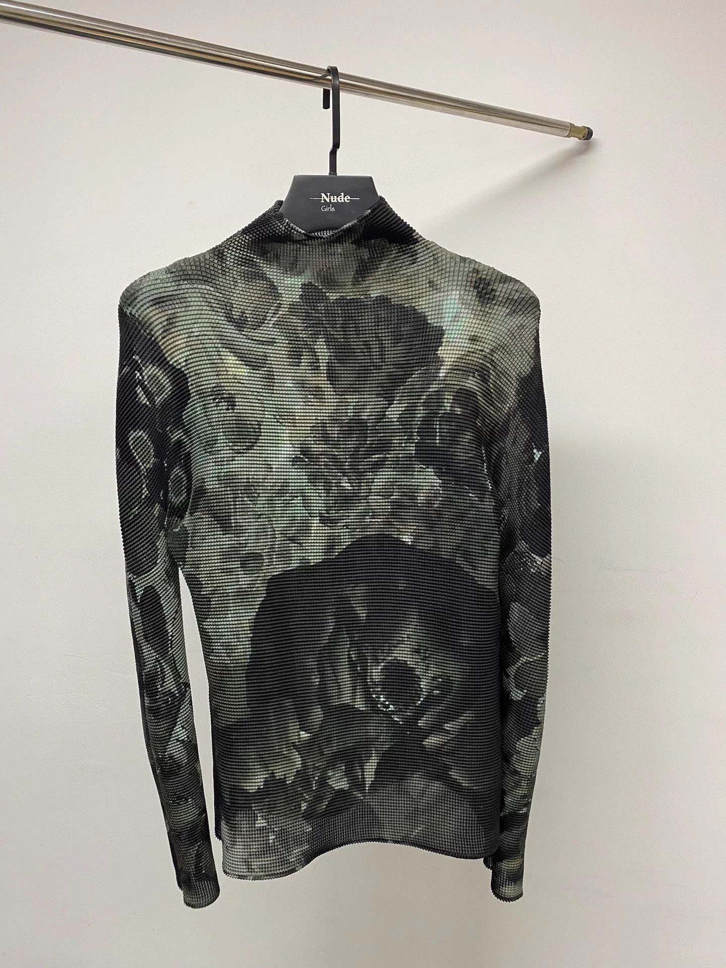 Issey Miyake ISSEY MIYAKE ME Retro Ink Floral Pleated Turtleneck Size ONE SIZE - 1 Thumbnail