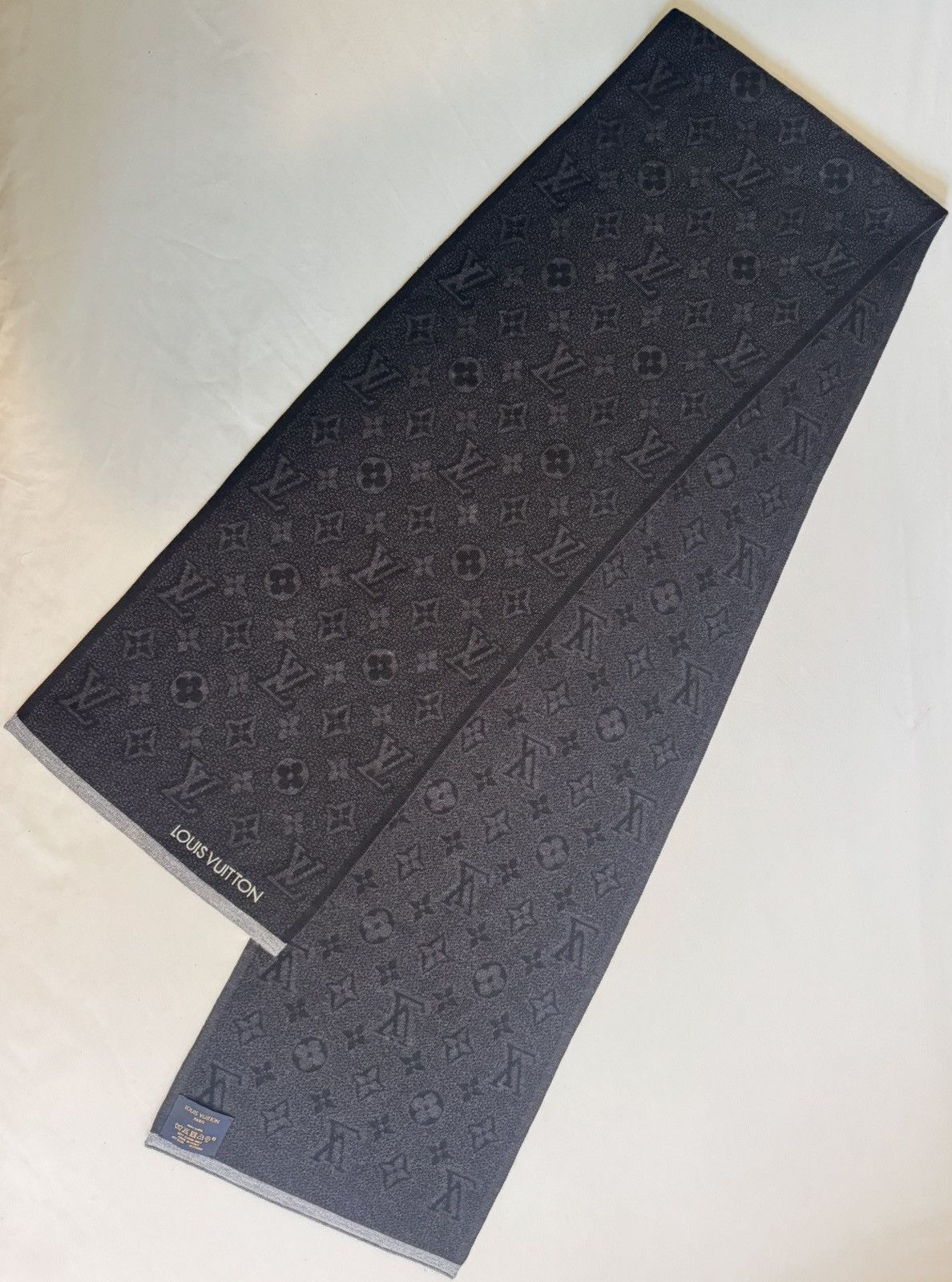 Louis Vuitton Louis Vuitton Monogram Eclipse Scarf M73468 Receipt Box Tags Size ONE SIZE - 1 Thumbnail