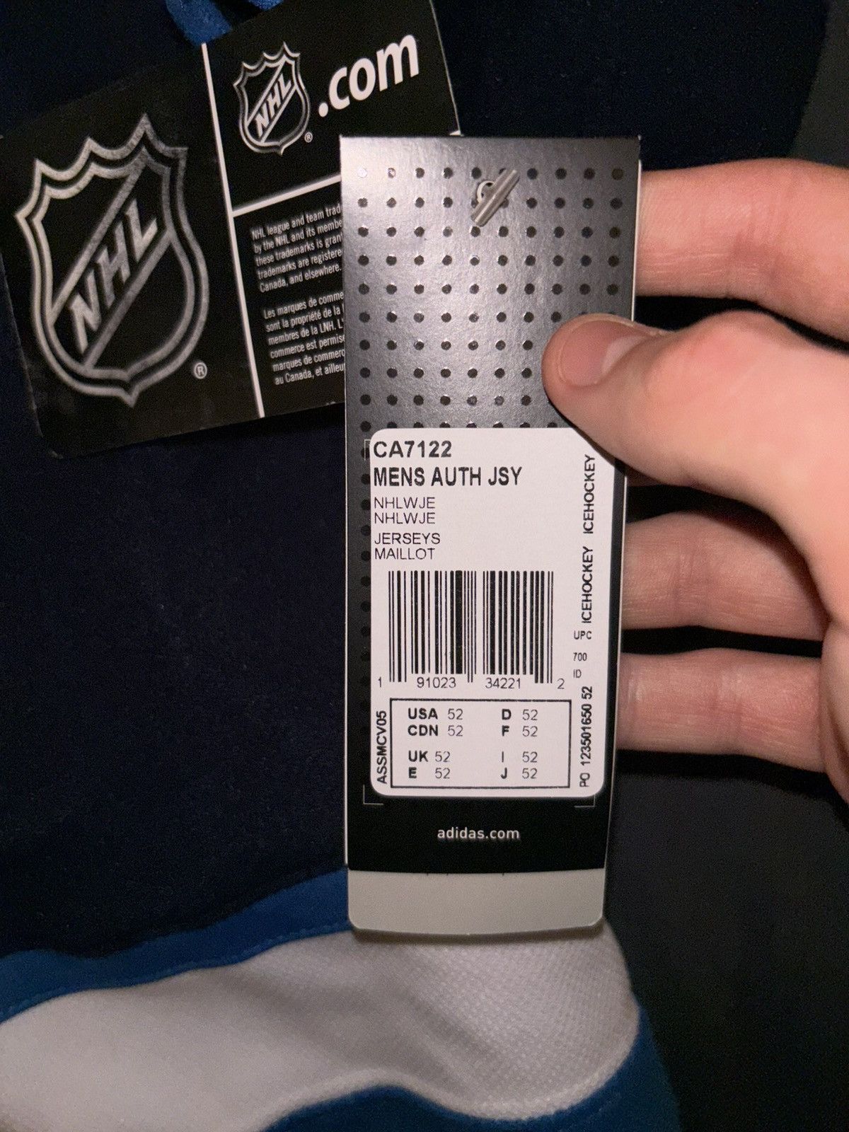Adidas Adidas Connor Hellebuyck signed jersey with COA Size US L / EU 52-54 / 3 - 8 Thumbnail