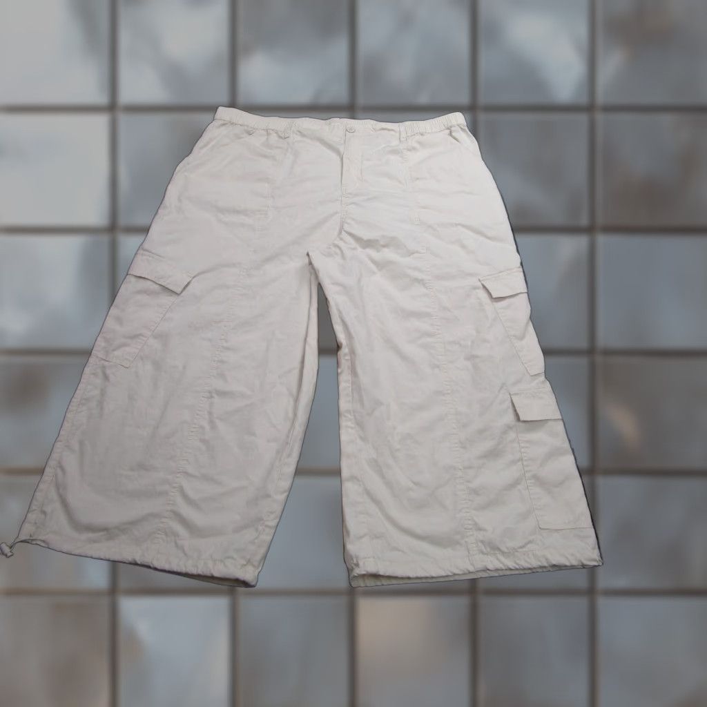 Vintage MADDEN NYC Plus Cargo Pants Womens 4X Ivory Capri 3/4 Elastic Waist Drawcord Size 40" / US 18 - 1 Thumbnail