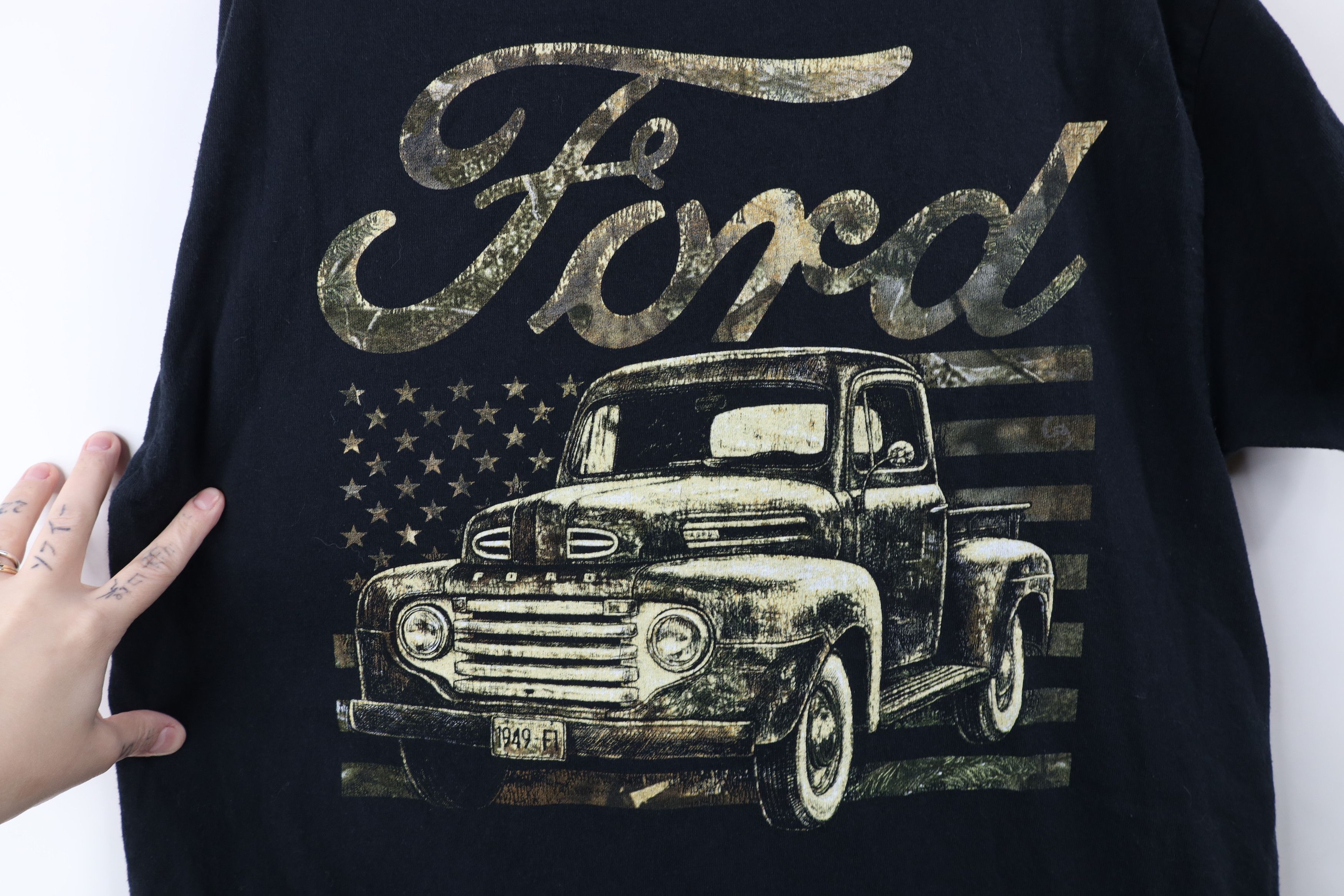 Vintage Vintage Ford Motor Co Spell Out Camouflage Truck T-Shirt Size US L / EU 52-54 / 3 - 10 Thumbnail