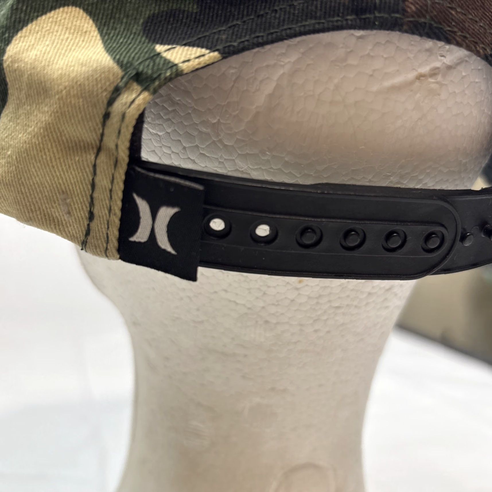 Hurley Hurley SnapBack Hat Camouflage Leather Logo One Size Men Multicolor Camo Leather Snapback Logo Camo Hat – Hurley Mens Size ONE SIZE - 6 Thumbnail