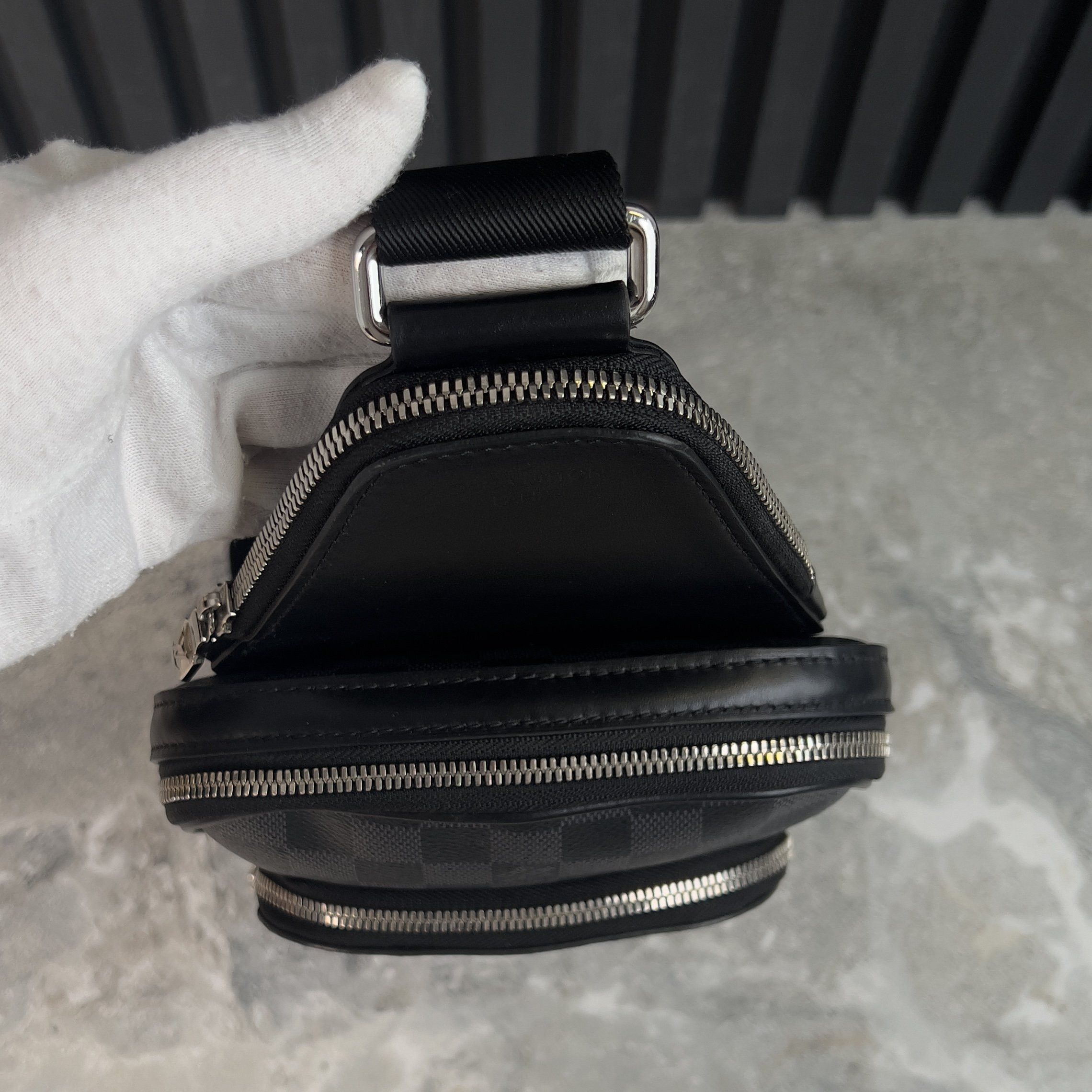 Louis Vuitton Avenue Damier Graphite Canvas Slingbag Bag Size ONE SIZE - 7 Thumbnail
