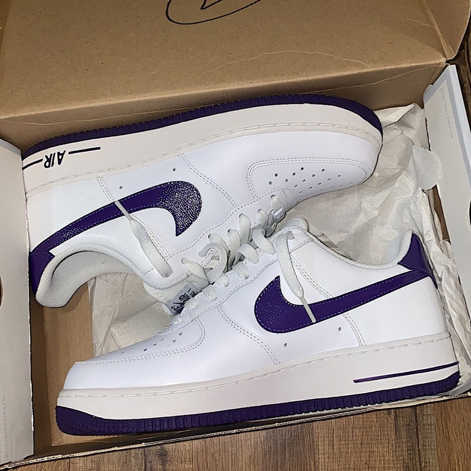 Nike 2011 Nike Air Force 1 patent club purple Size US 9 / EU 42 - 2 Thumbnail