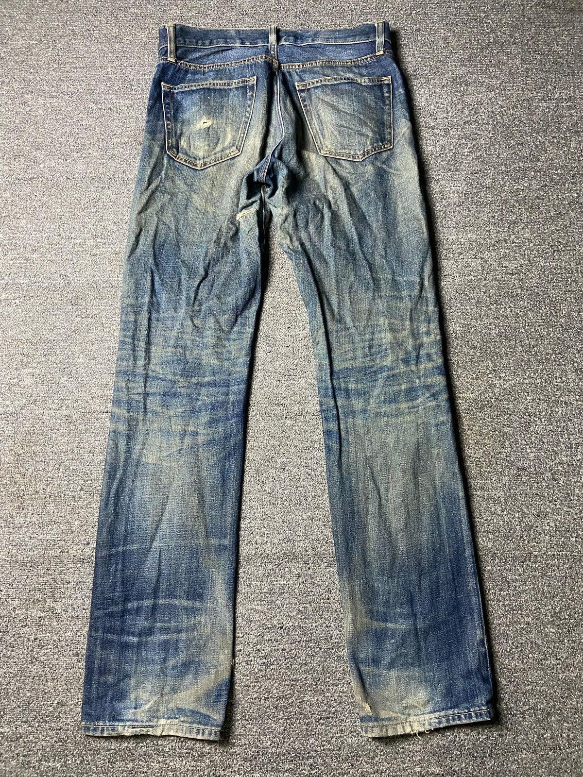Uniqlo Uniqlo Distressed Denim Ripped Jeans (148) Size US 33 - 3 Thumbnail