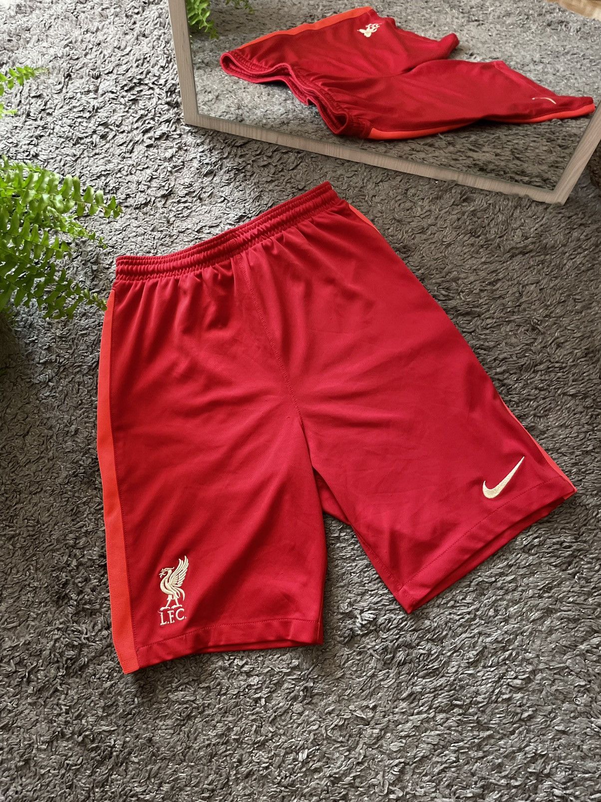 Nike × Vintage Nike Shorts F.C. Liverpool Streetwear Vintage Logo Swoosh Size US 30 / EU 46 - 2 Thumbnail