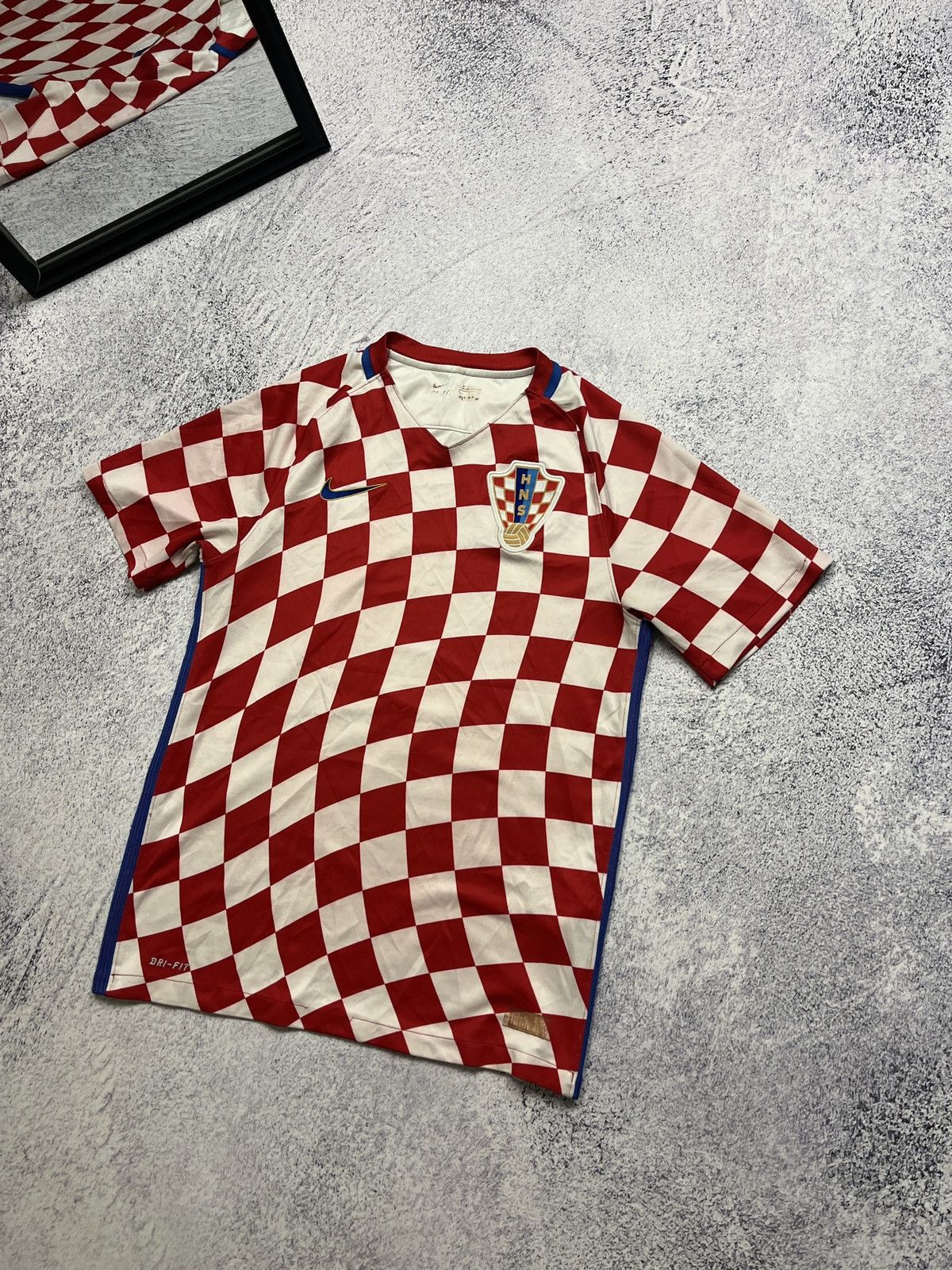 Nike Nike Croatia World Cup 2016 2018 Home Soccer Jersey Size US S / EU 44-46 / 1 - 3 Thumbnail