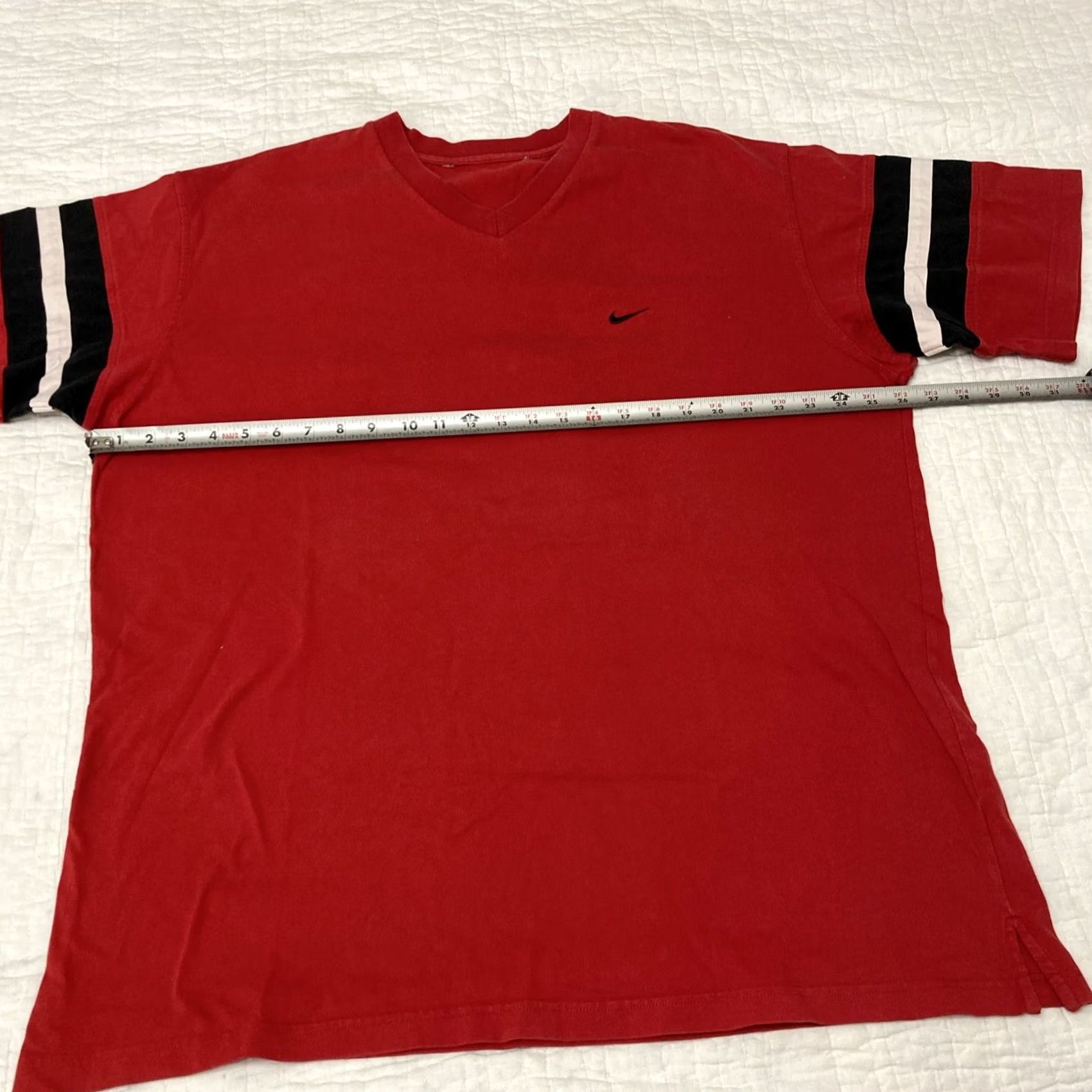 Nike VINTAGE Nike T-Shirt Red Striped Sleeves V-Neck XL Men’s 00’s Y2K Red Mens XL Shirt Size US XL / EU 56 / 4 - 4 Thumbnail
