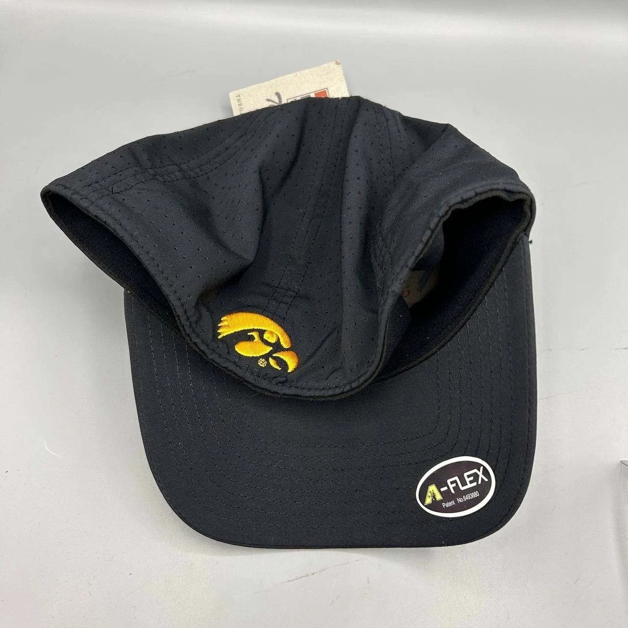 The Game Iowa Hawkeyes NCAA Hat Men Black M-L The Game Stretch Fitted Size ONE SIZE - 4 Thumbnail