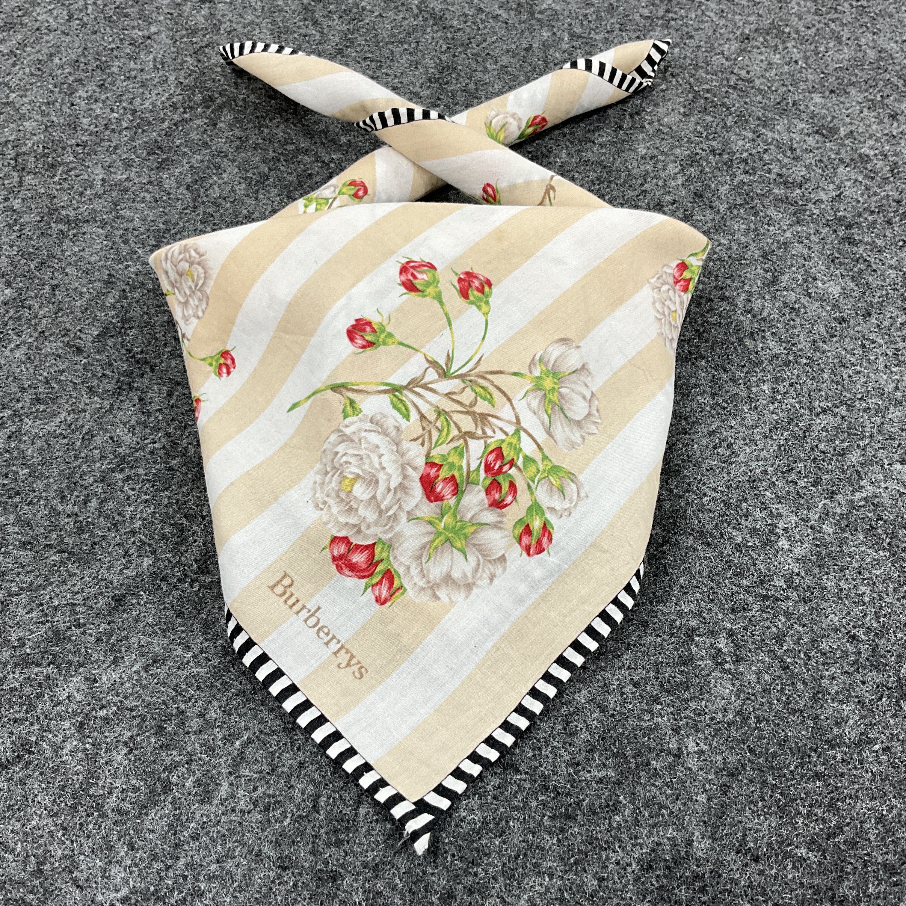 Burberry × Vintage Burberry Floral Handkerchief / Bandana / Neckerchief B062 Size ONE SIZE - 1 Thumbnail
