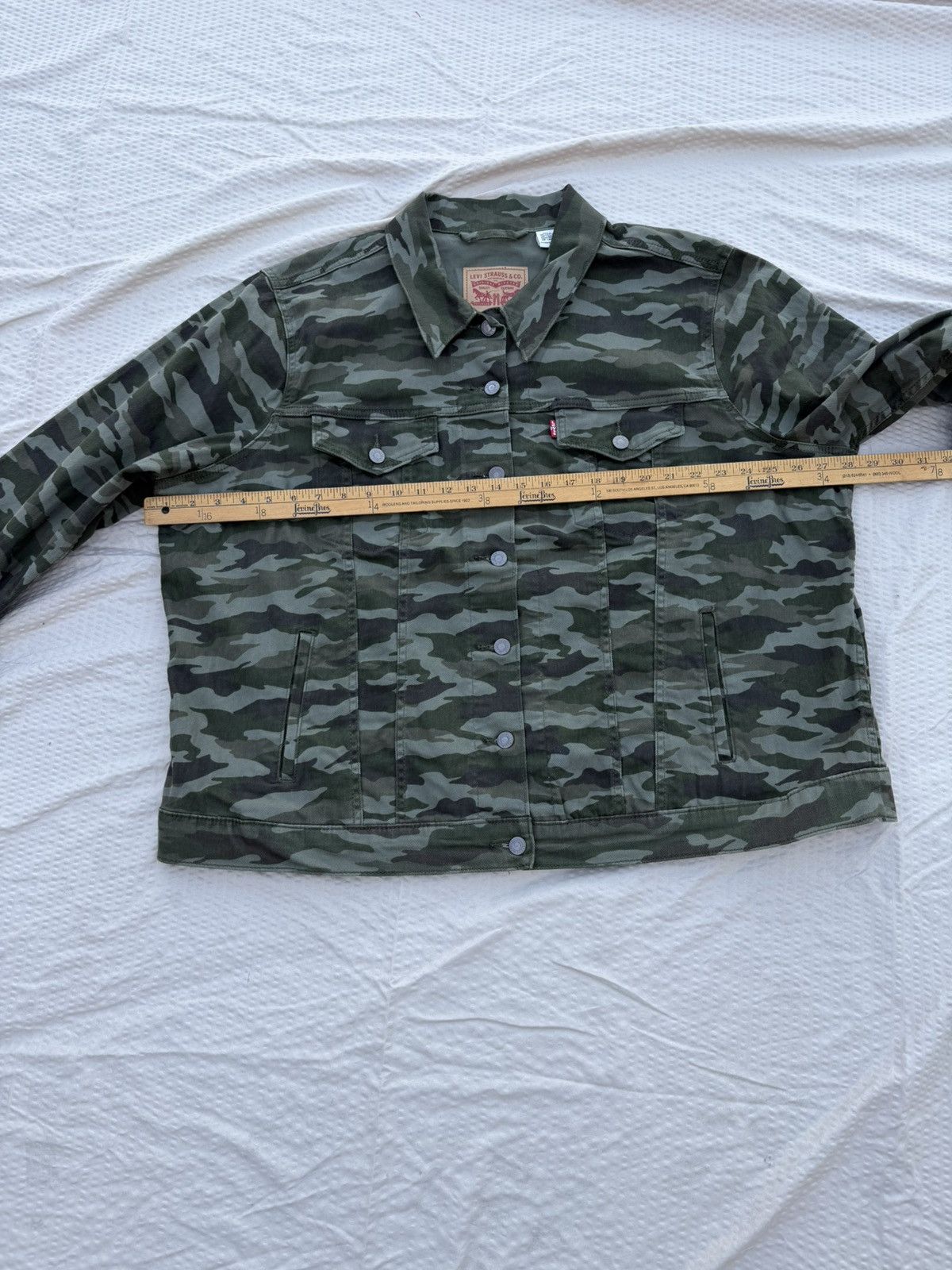 Levi's Levi’s original camouflage trucker jacket woman plus size 3X Size 3XL / US 20-22 - 2 Thumbnail
