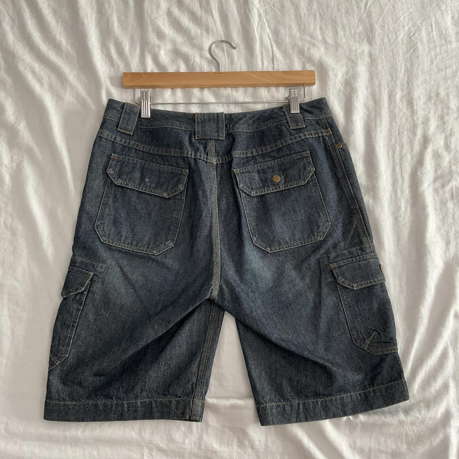Duluth Trading Company duluth trading womens dark wash long baggy cargo jean shorts Size 30" / US 8 / IT 44 - 2 Thumbnail