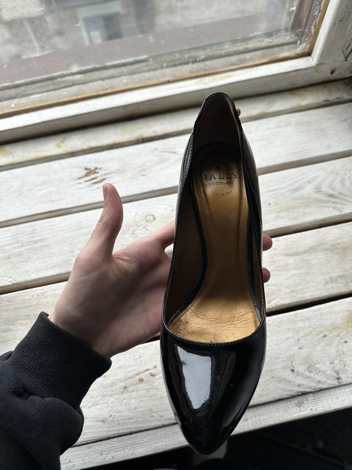 Bally LUXURY 🚨 BALLY VNTG HEELS WOMEN BLACK GOLD LUXURY RARE Size US 8 / IT 38 - 11 Thumbnail