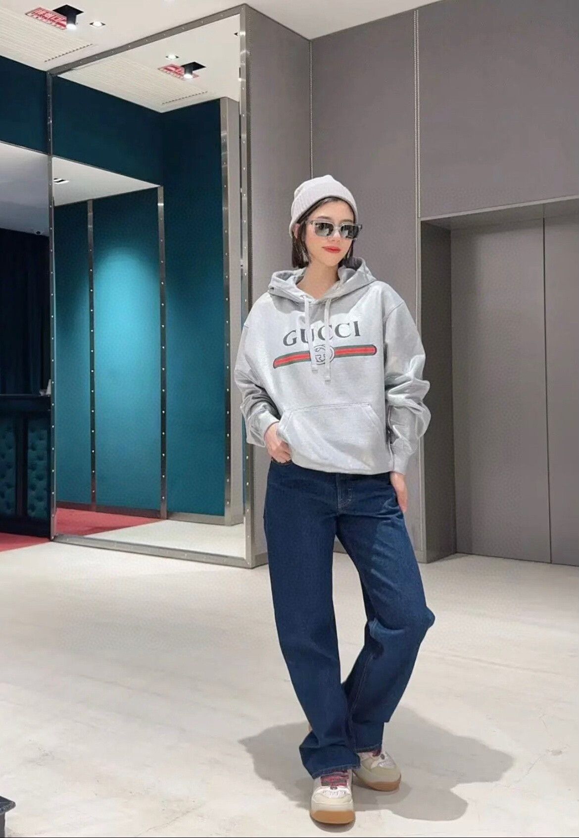 Gucci gucci gray sweatshirt with embroidered details Size US S / EU 44-46 / 1 - 7 Thumbnail