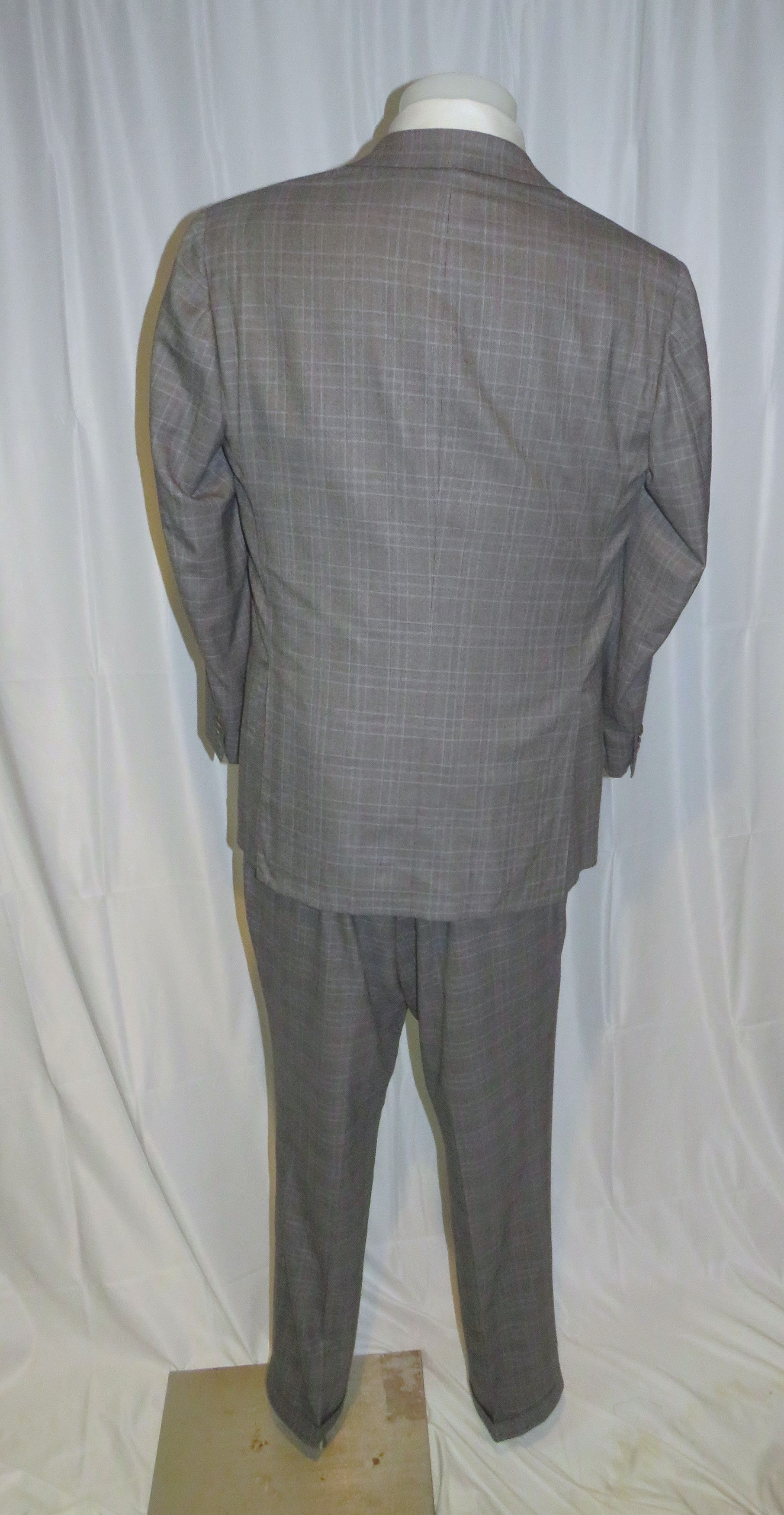 Kiton 13.2 Micron Super 210 Gray Plaid Three Button Suit 42R Size 42R - 2 Thumbnail
