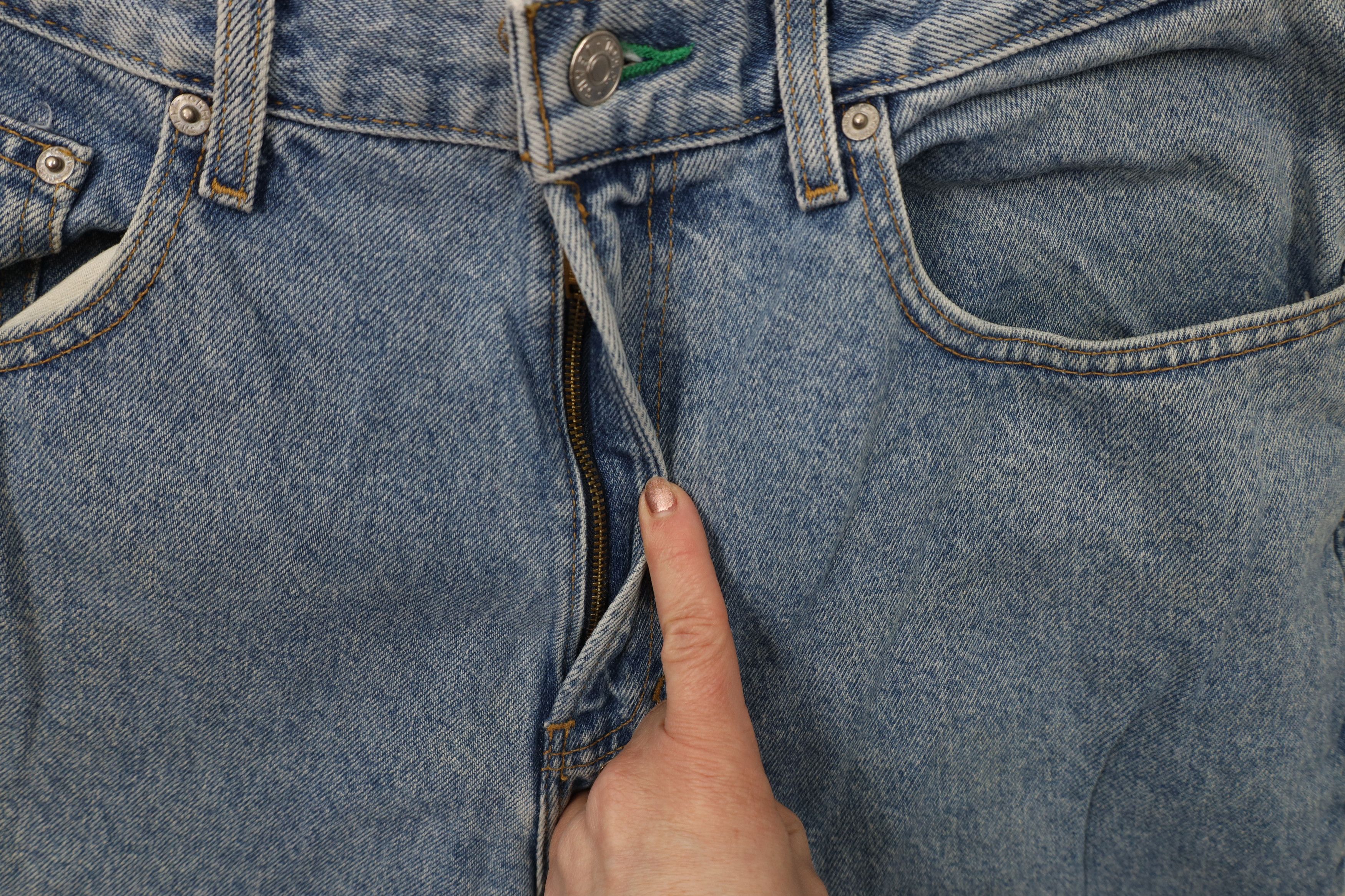 Tommy Hilfiger × Vintage Vintage 90s Tommy Hilfiger Spell Out Baggy Fit Denim Jeans Size US 32 / EU 48 - 9 Thumbnail
