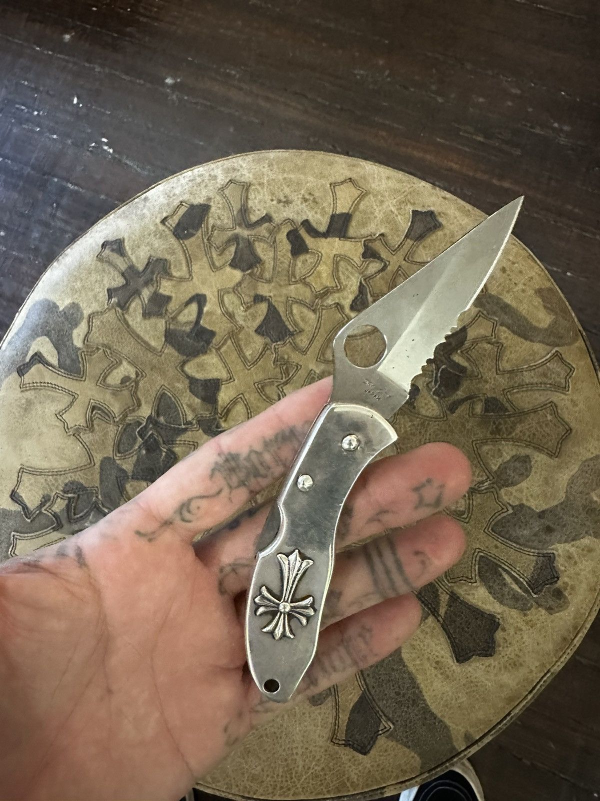 Chrome Hearts CHROME HEARTS SOLID SILVER CROSS SPYDERCO KNIFE SWITCH BLADE Size ONE SIZE - 6 Thumbnail