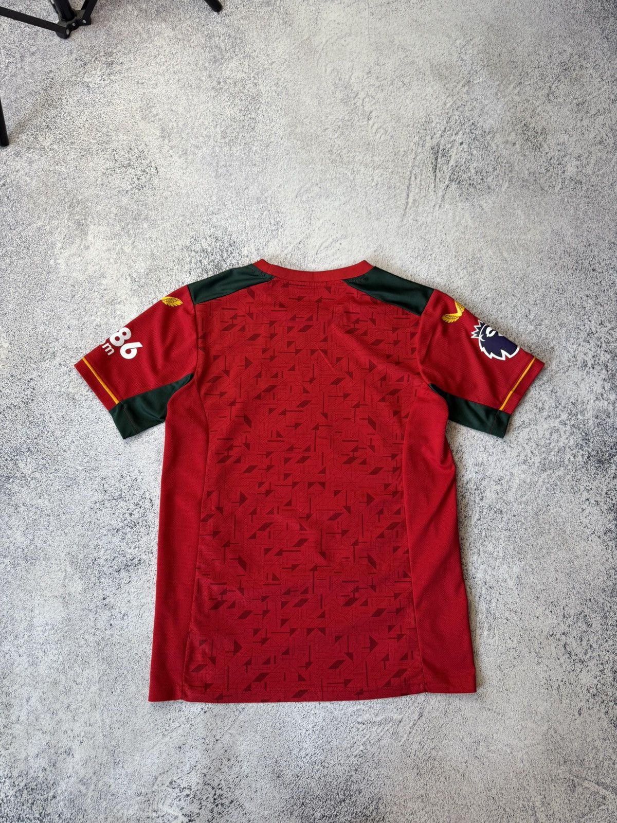 Castore Castore Wolverhampton Wanderers Football Shirt Size S Size US S / EU 44-46 / 1 - 19 Thumbnail