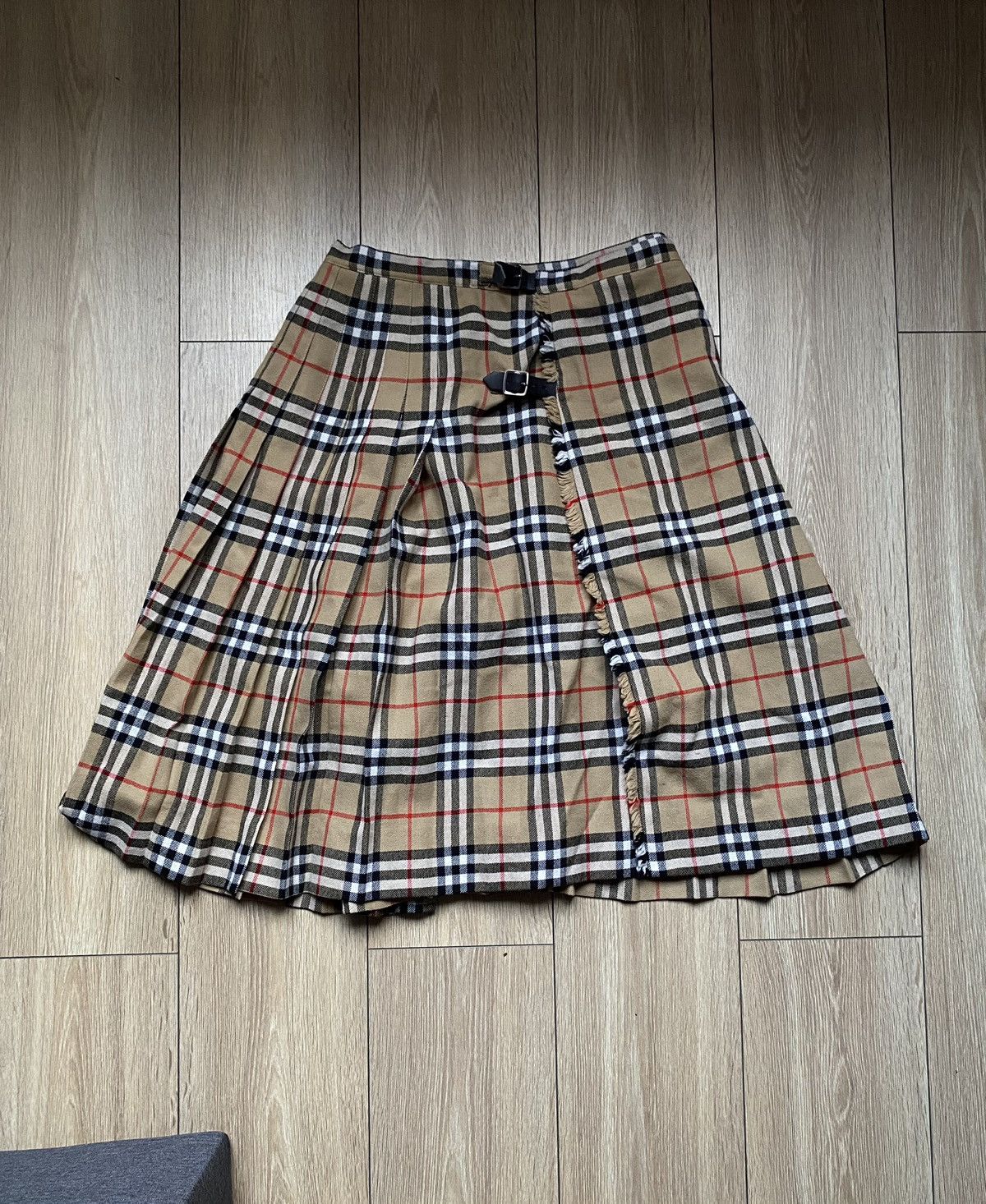 image of Burberry Vintage Women's 100% Wool Nova Check Skirt in Brown (Size 30)