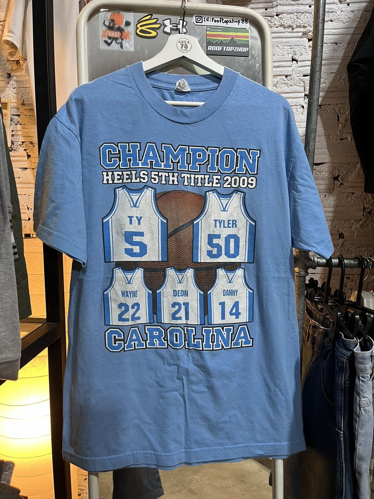 NCAA North Carolina Champion Heels 5th Title Team Tee 2009s Size US L / EU 52-54 / 3 - 1 Thumbnail
