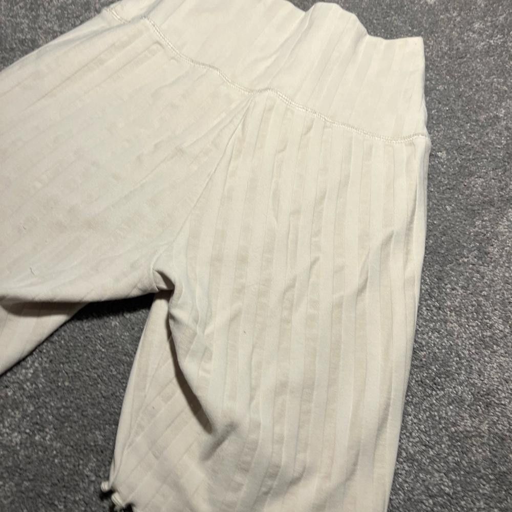 Designer Aerie cream and tan ribbed biker shorts Size 28" / US 6 / IT 42 - 8 Thumbnail