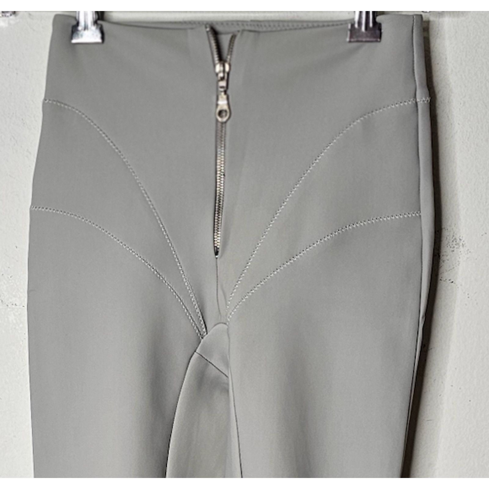 Other NWOT RARE Daisy Gray Taupe Zip-Up Front Stitch Leggings S Size 27" / US 4 / IT 40 - 3 Thumbnail