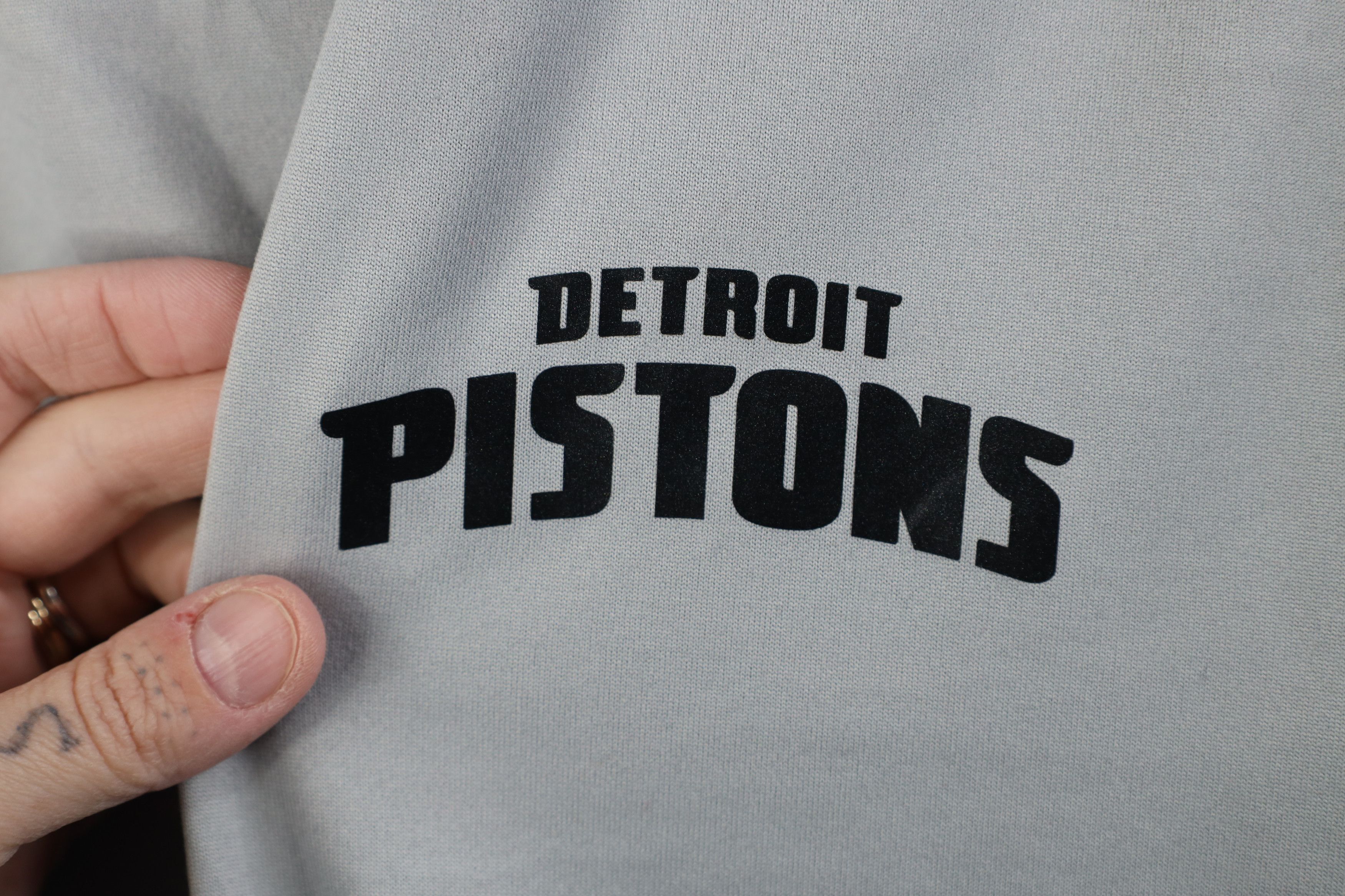 Under Armour Under Armour Combine Pistons Basketball Long Sleeve T-Shirt Size US XXL / EU 58 / 5 - 5 Thumbnail