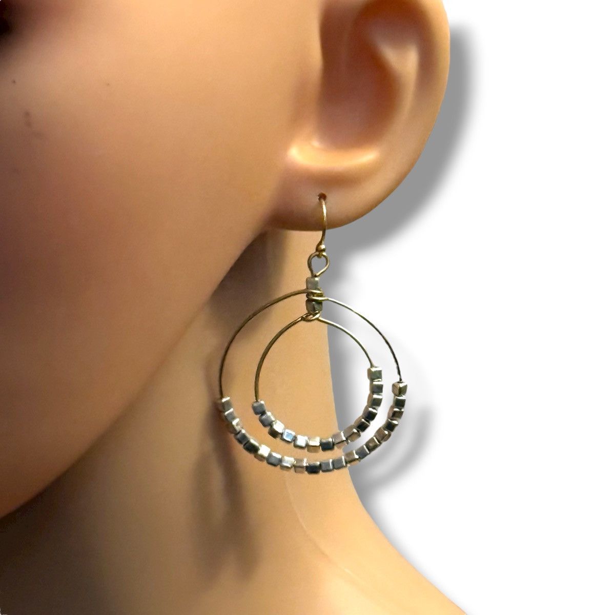 Other Two tone layered circle beaded hoop earrings Size ONE SIZE - 2 Thumbnail